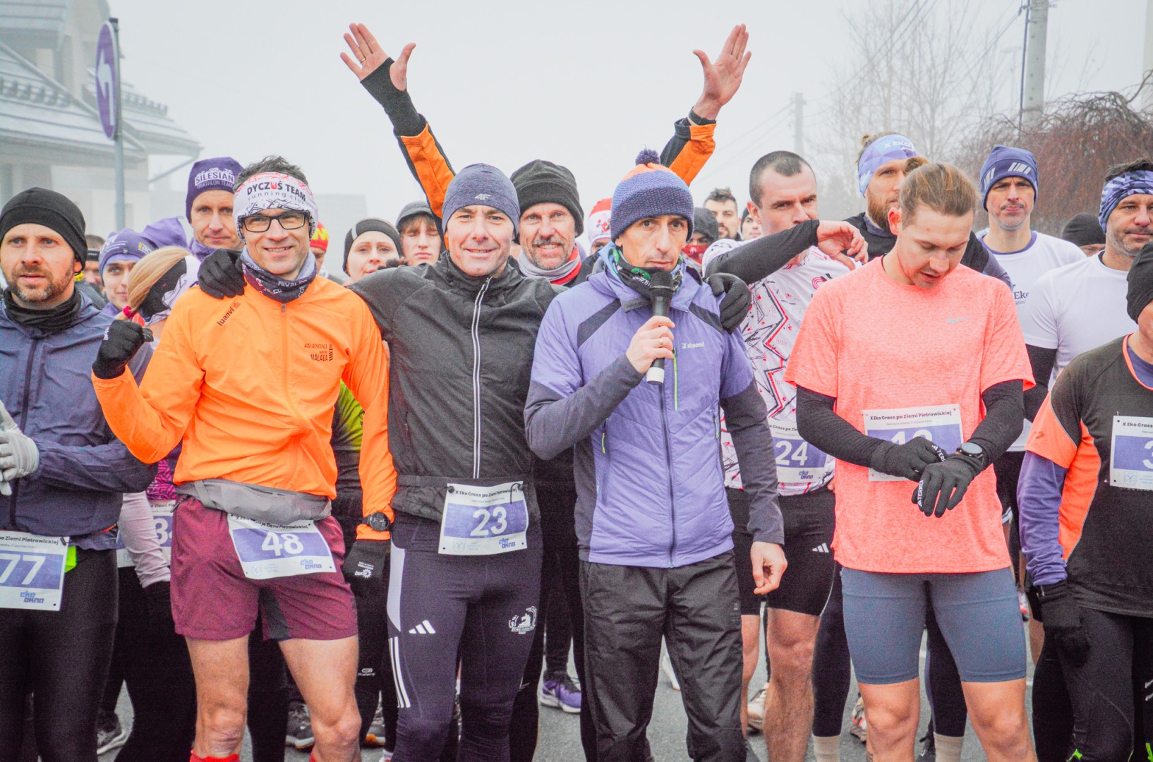 X Eko Cross po Ziemi Pietrowickiej przyciągnął ponad 200 biegaczy [FOTO i WIDEO]