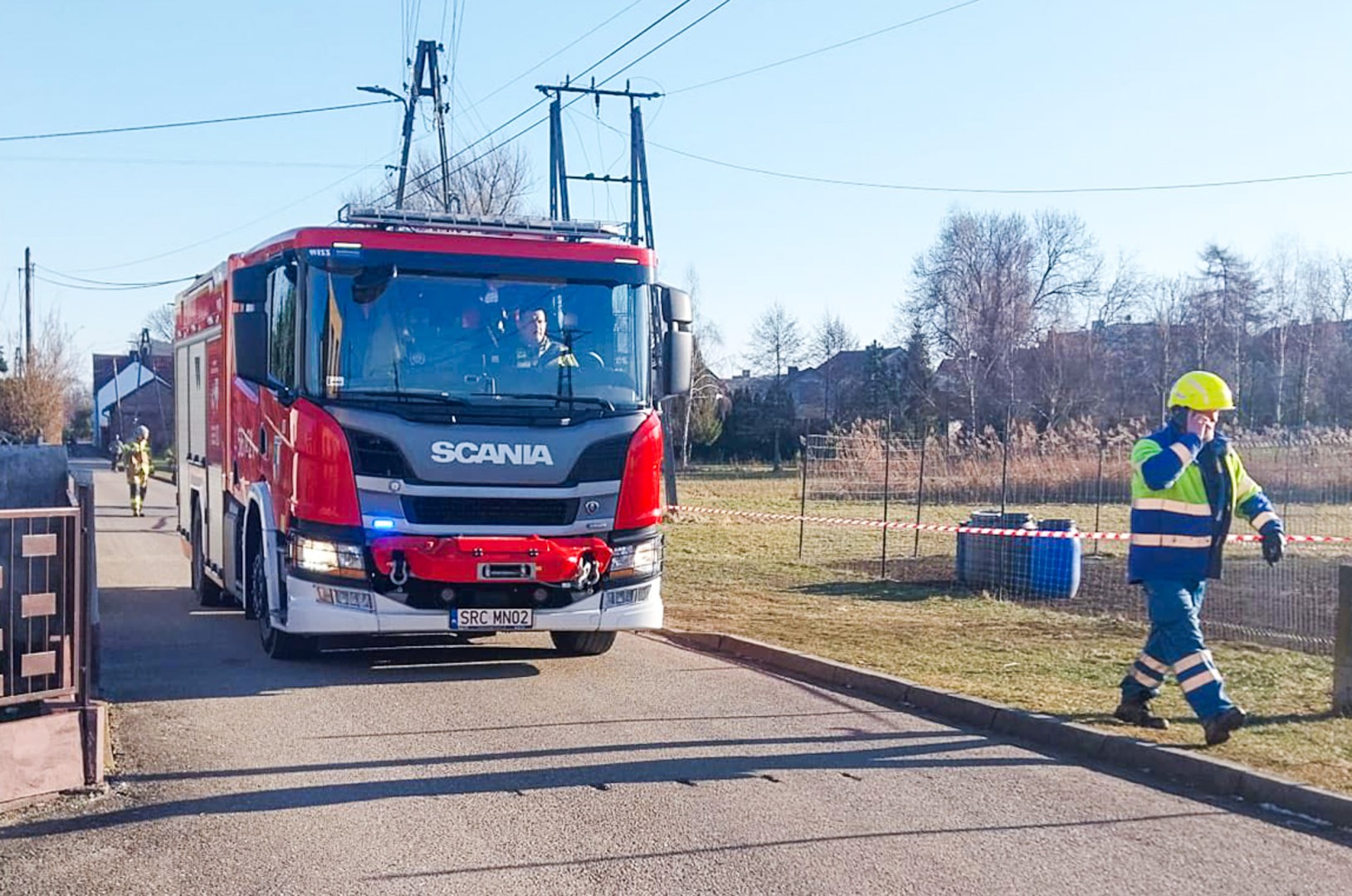 Interwencje strażaków 20 stycznia. Zerwana linia w Krzanowicach i pożar rozdzielni w Raciborzu