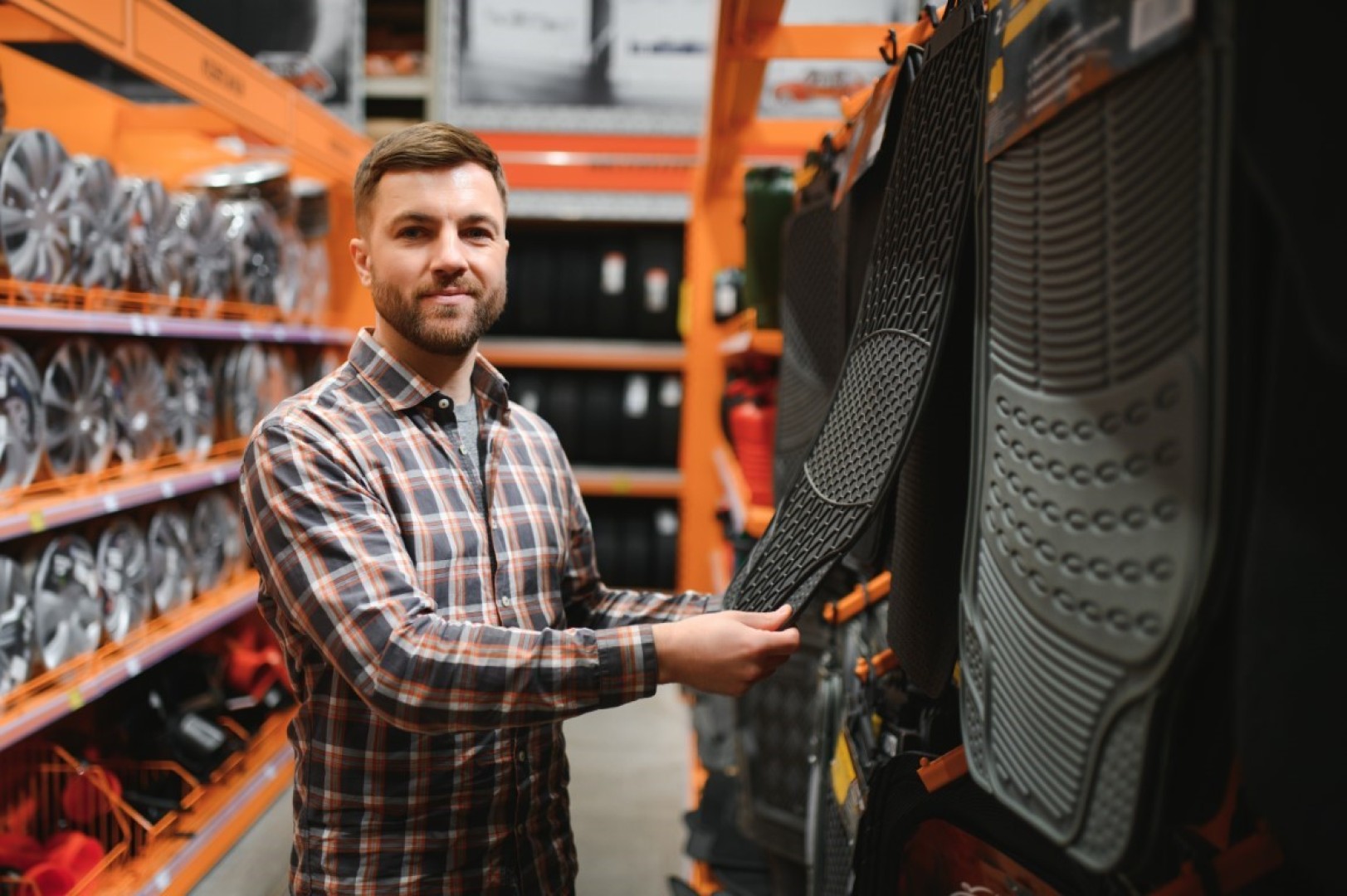 Gumowe dywaniki samochodowe jako rozwiązanie całoroczne – trwałość i funkcjonalność w praktyce