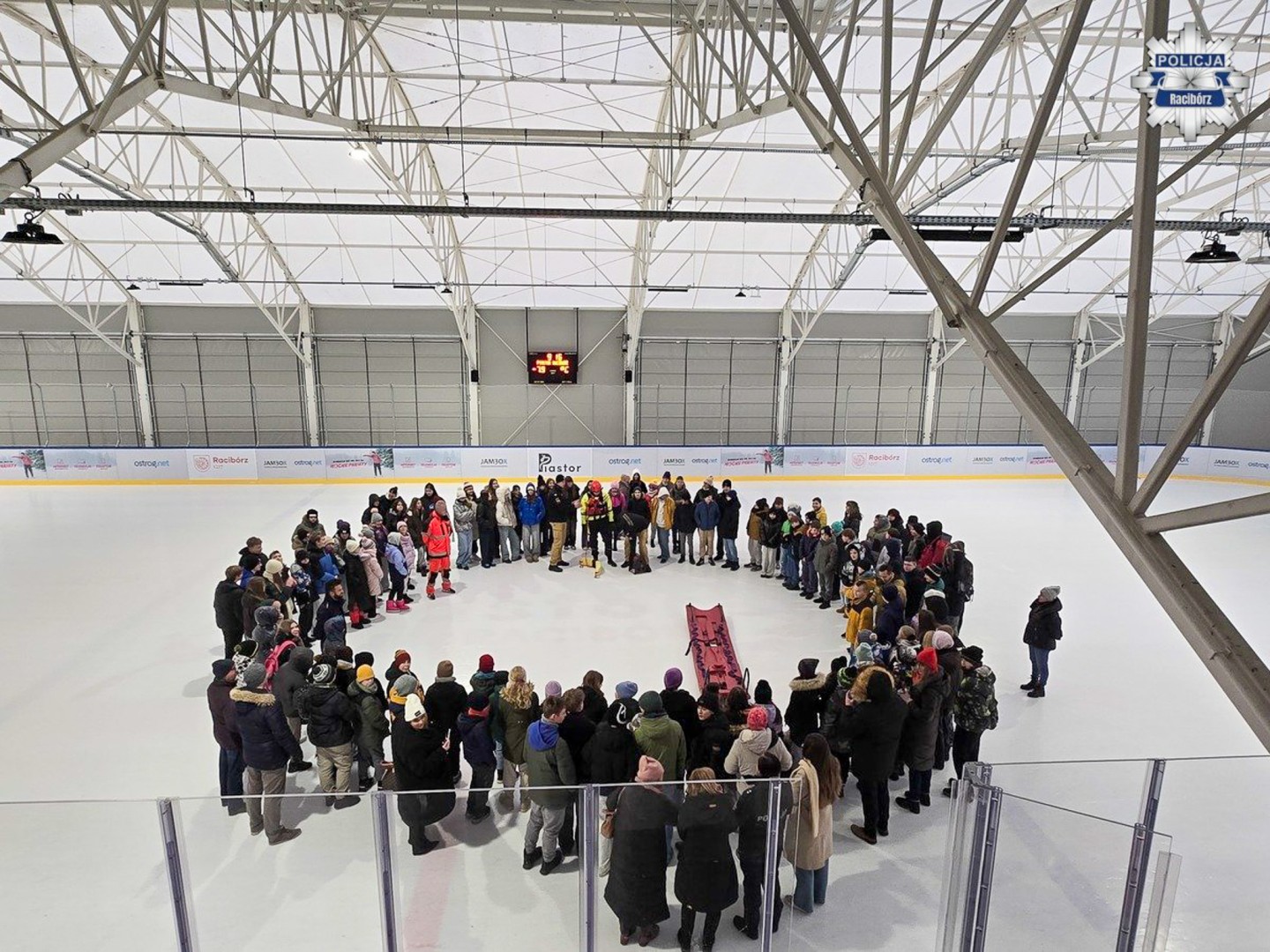 Bezpieczne szaleństwo na lodzie w Raciborzu