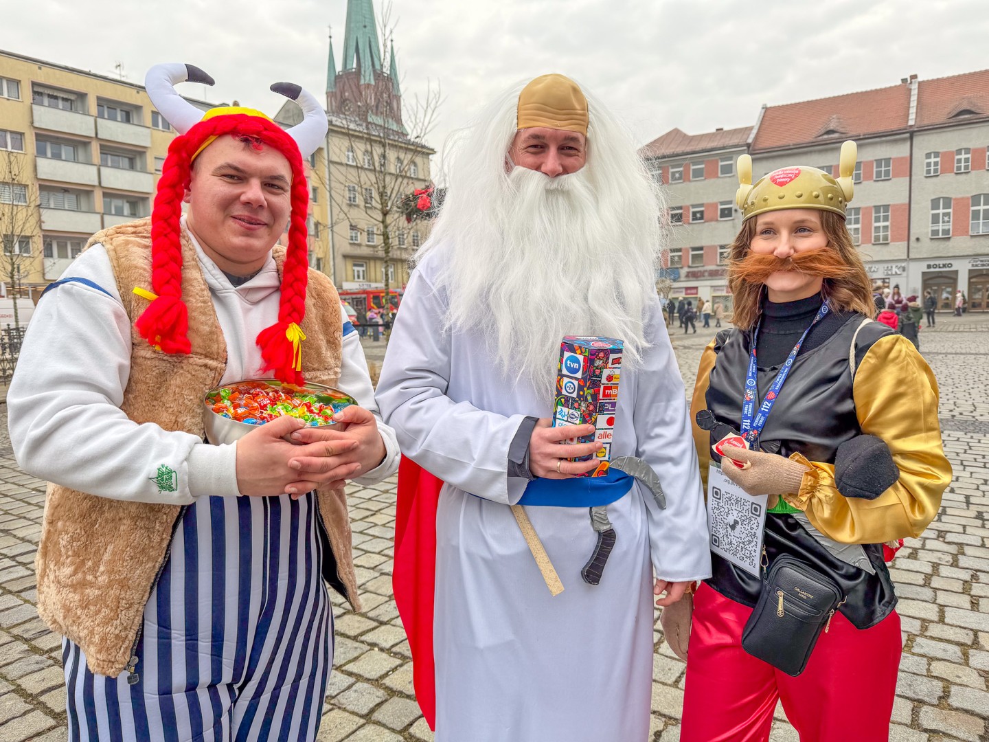 Galowie, wojowie, mundurowi i dobrej jadło - raciborski finał WOŚP na Rynku