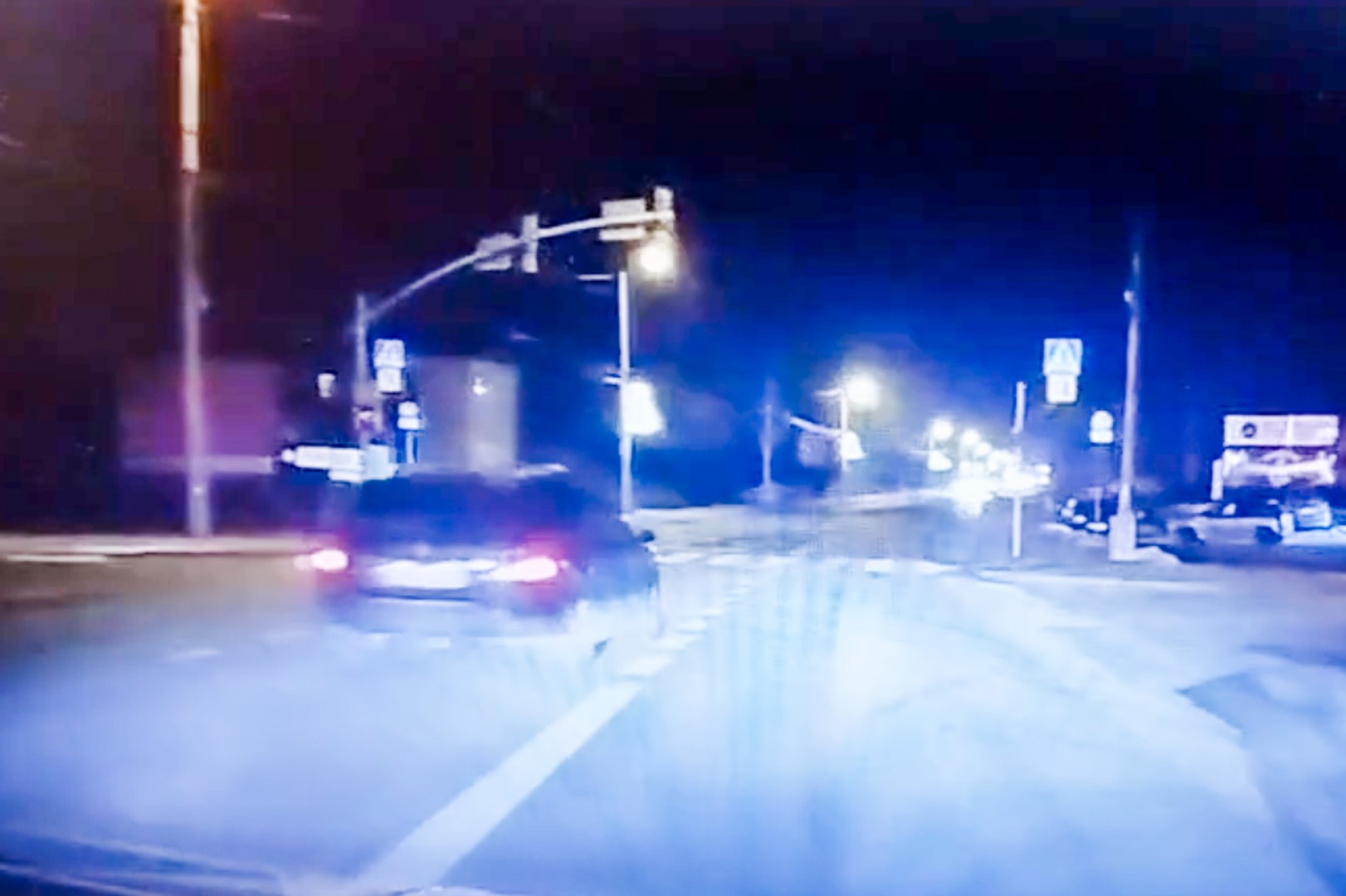 Świeżo upieczony kierowca z 30 punktami karnymi. Skrajnie niebezpieczne zachowanie zarejestrowane kamerką samochodową