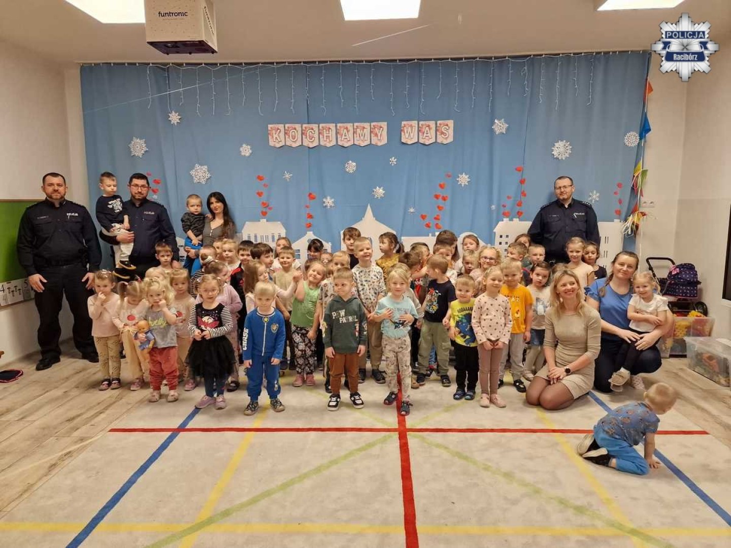 Policjanci odwiedzili przedszkole w Rudach. Celem nauka bezpieczeństwa