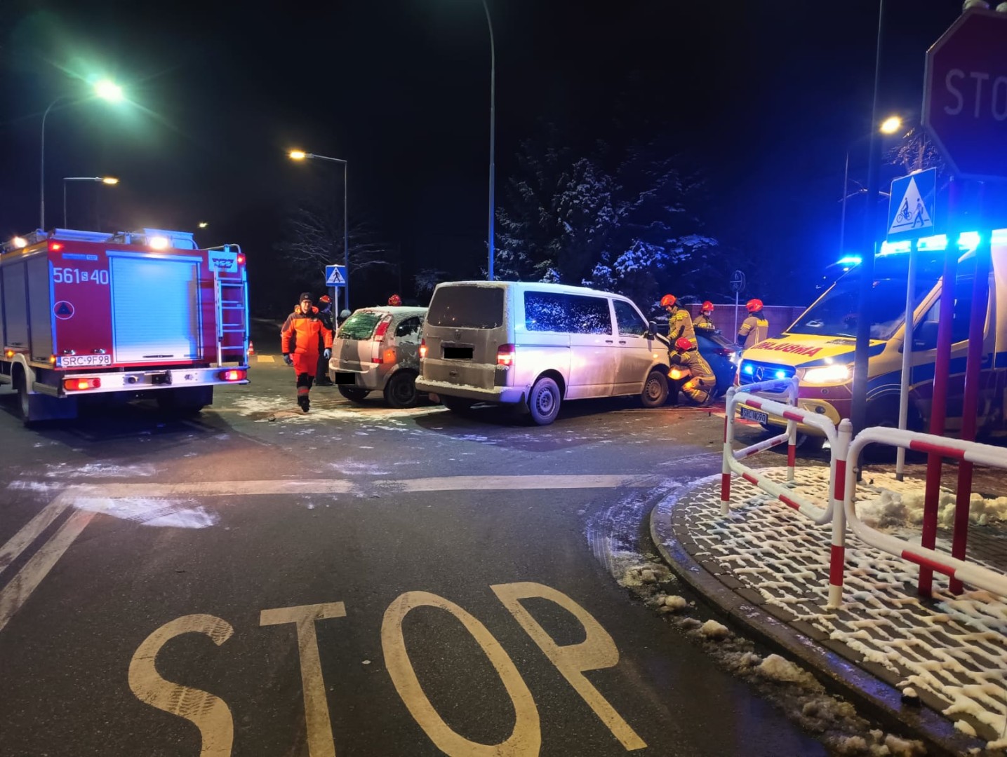 Trzy rozbite auta i poszkodowany mężczyzna [RAPORT 998]