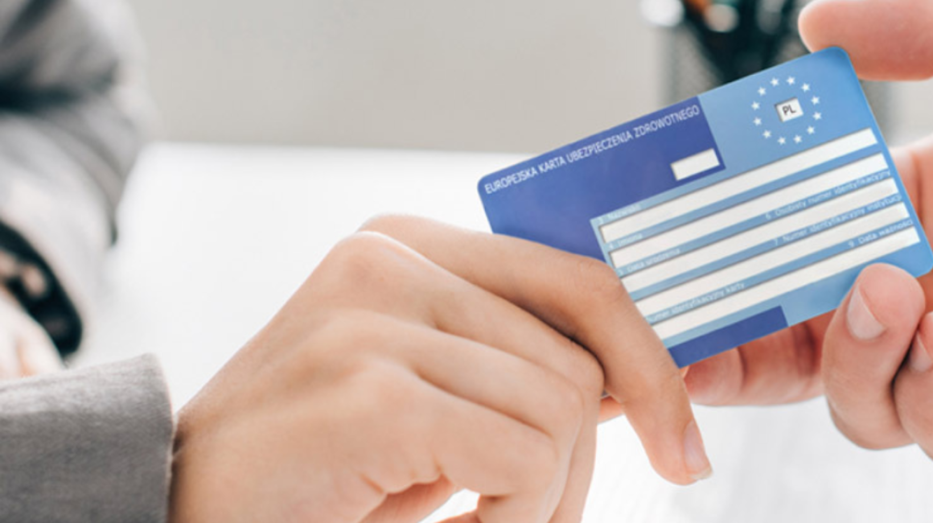 Zimowe ferie z EKUZ. O czym musisz pamiętać przed wyjazdem na narty i nie tylko?