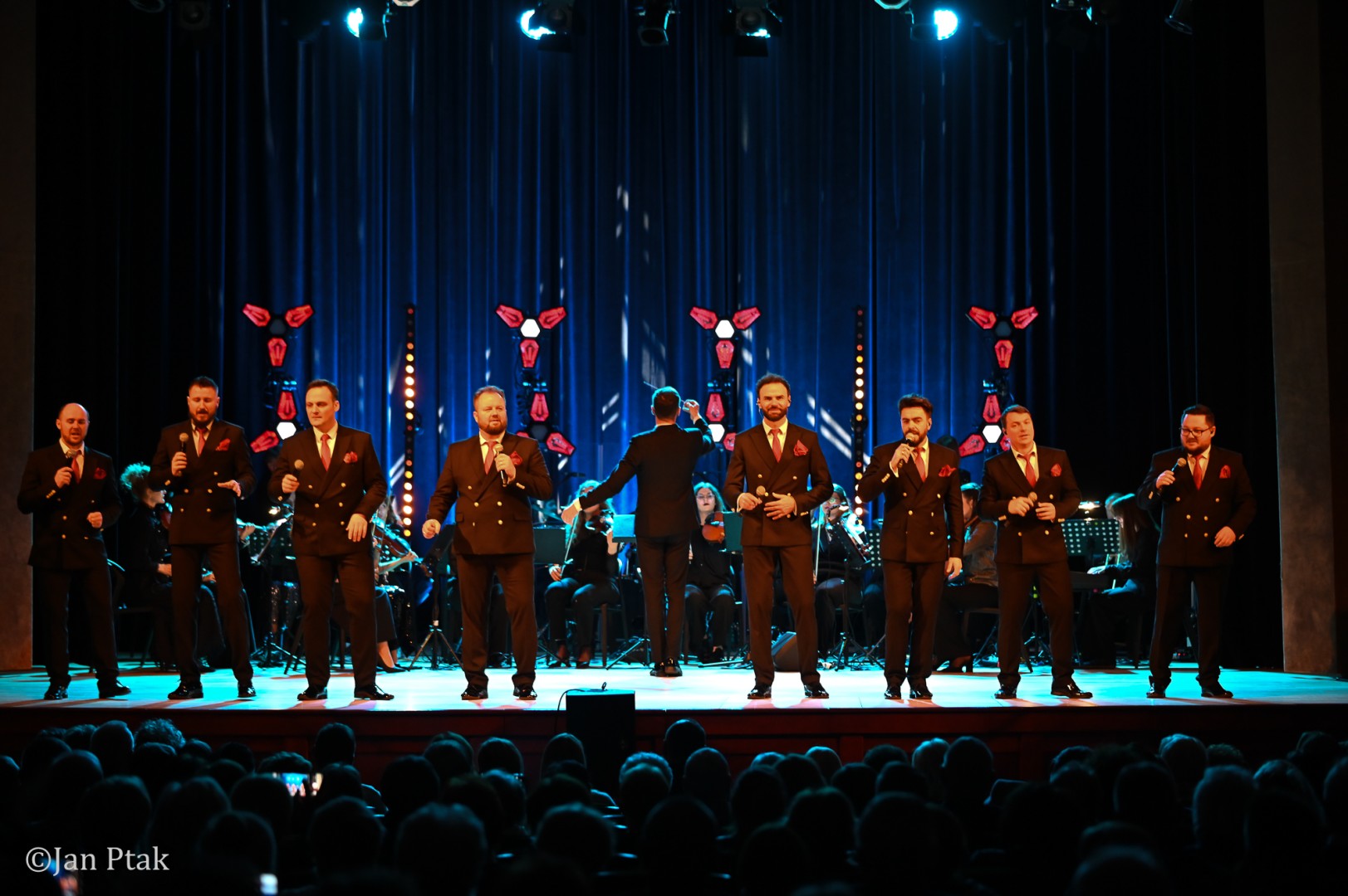 10 Tenorów – z miłości do kobiet. Muzyczne święto w Raciborskim Centrum Kultury [FOTO i WIDEO]