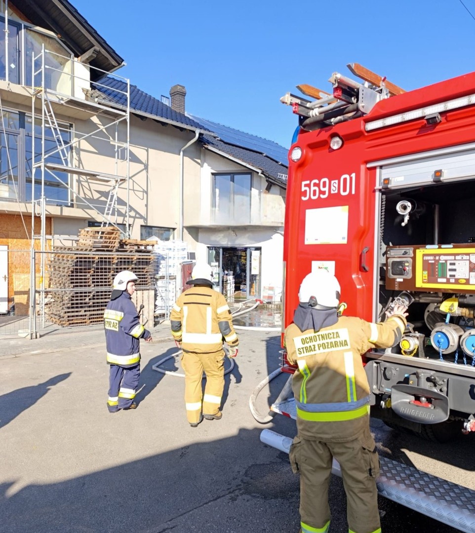 Dym nad sklepem, kolizja na Wrocławskiej i fałszywy alarm w restauracji [RAPORT 998]