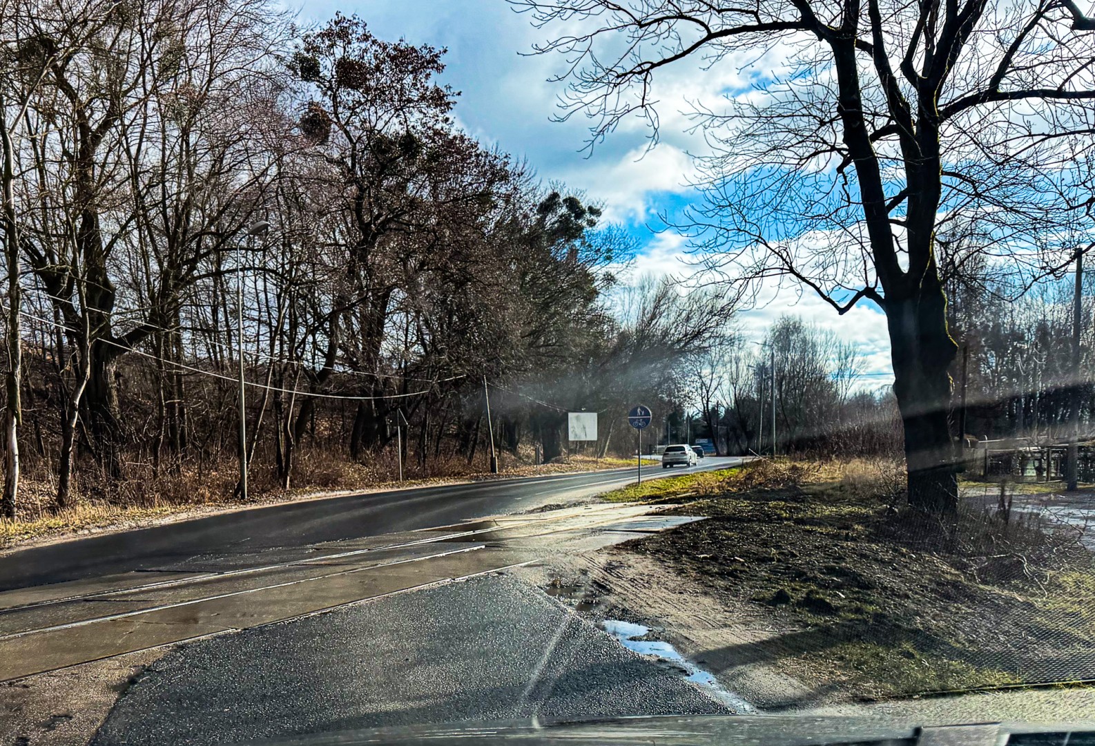 Czy na Brzeskiej musi dojść do tragedii? Radna i mieszkańcy walczą o dokończenie ścieżki rowerowej