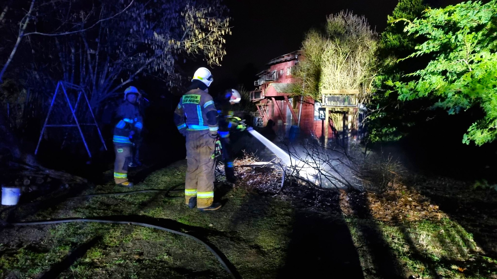 Wieczór pod znakiem pożarów traw i odpadów w powiecie raciborskim