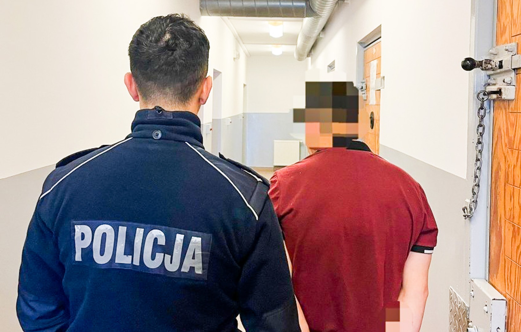 Kradzieże sklepowe w Chałupkach. Policjanci zatrzymali dwóch obywateli Czech