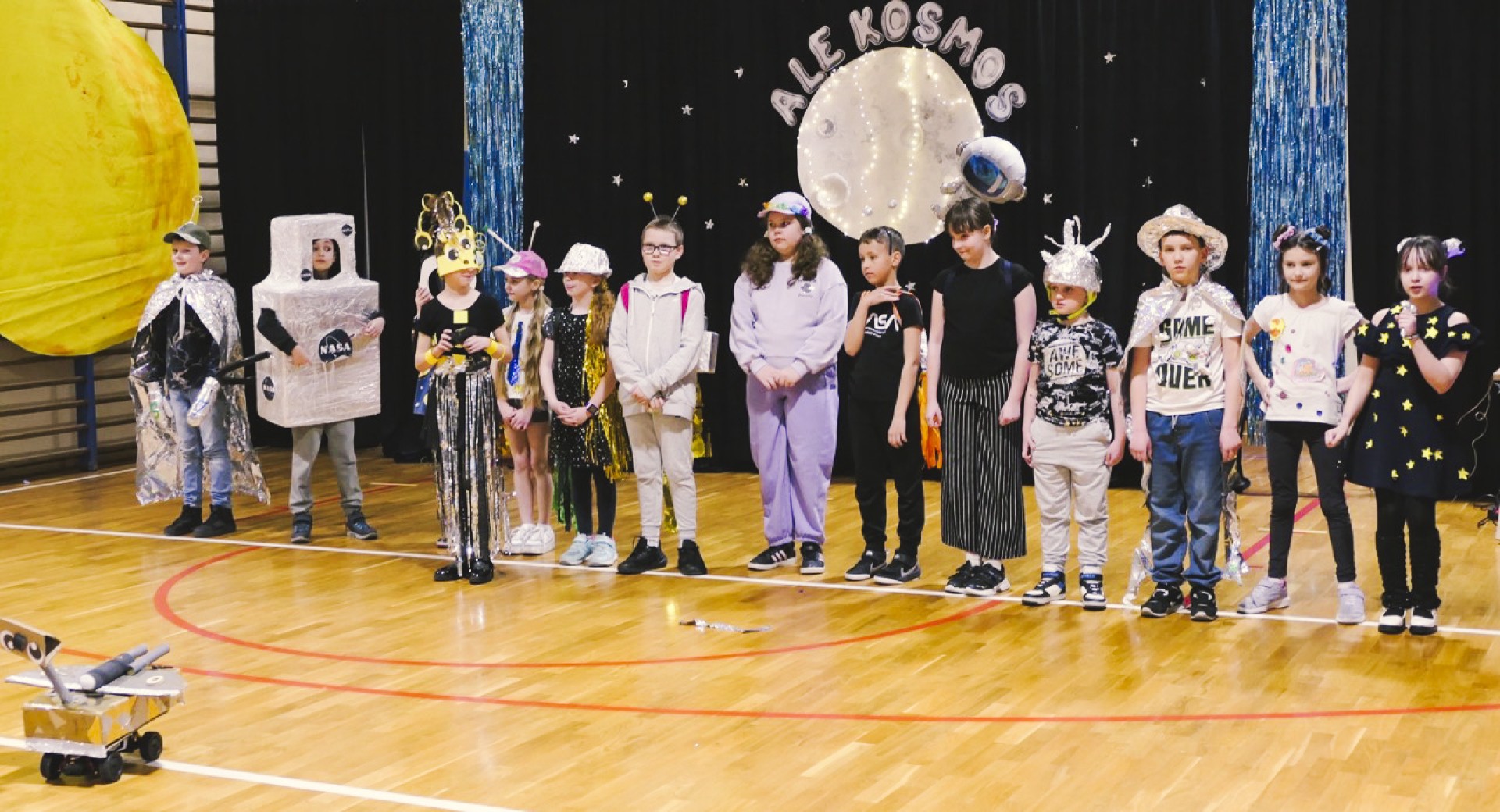 Ale kosmos! – szkoła zamieniła się w galaktykę atrakcji podczas Dnia Otwartego w SP4