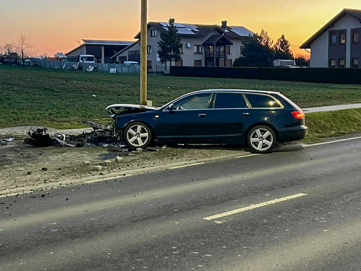 DW 935 Racibórz-Rybnik: Zjechał z drogi i uderzył w słup. Kierowca bez uprawnień odpowie przed sądem