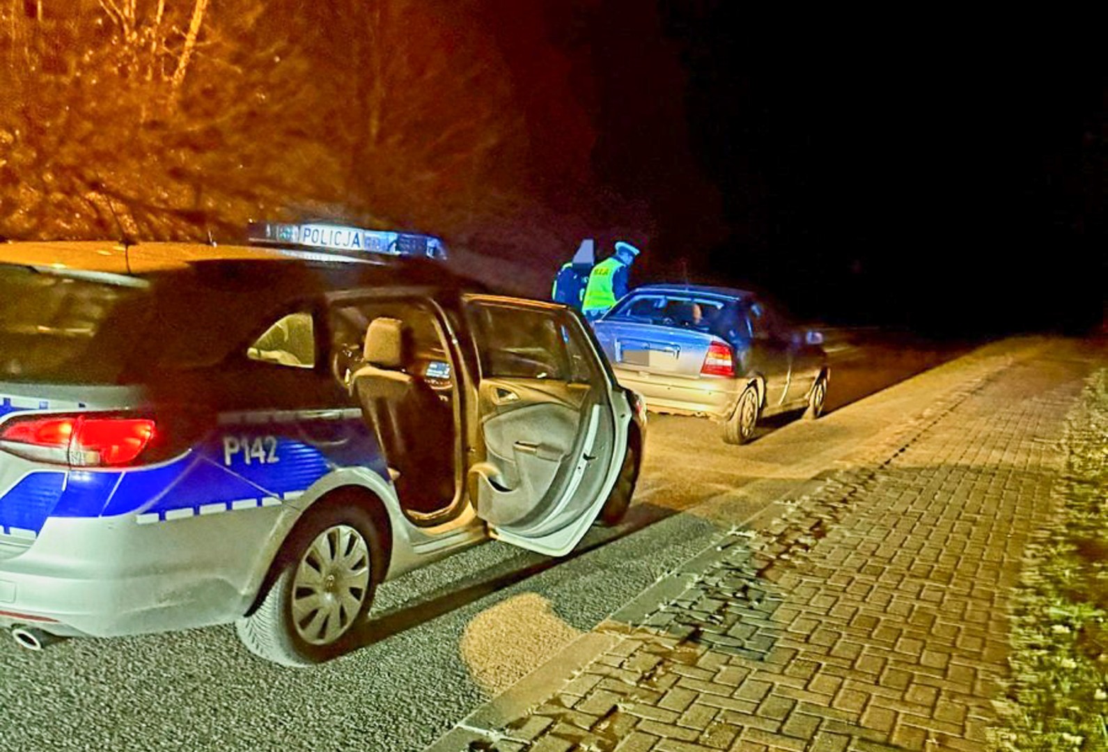 Czujność policjantów poza służbą uratowała uczestników ruchu. Zatrzymano kierującą pod wpływem narkotyków [WIDEO]