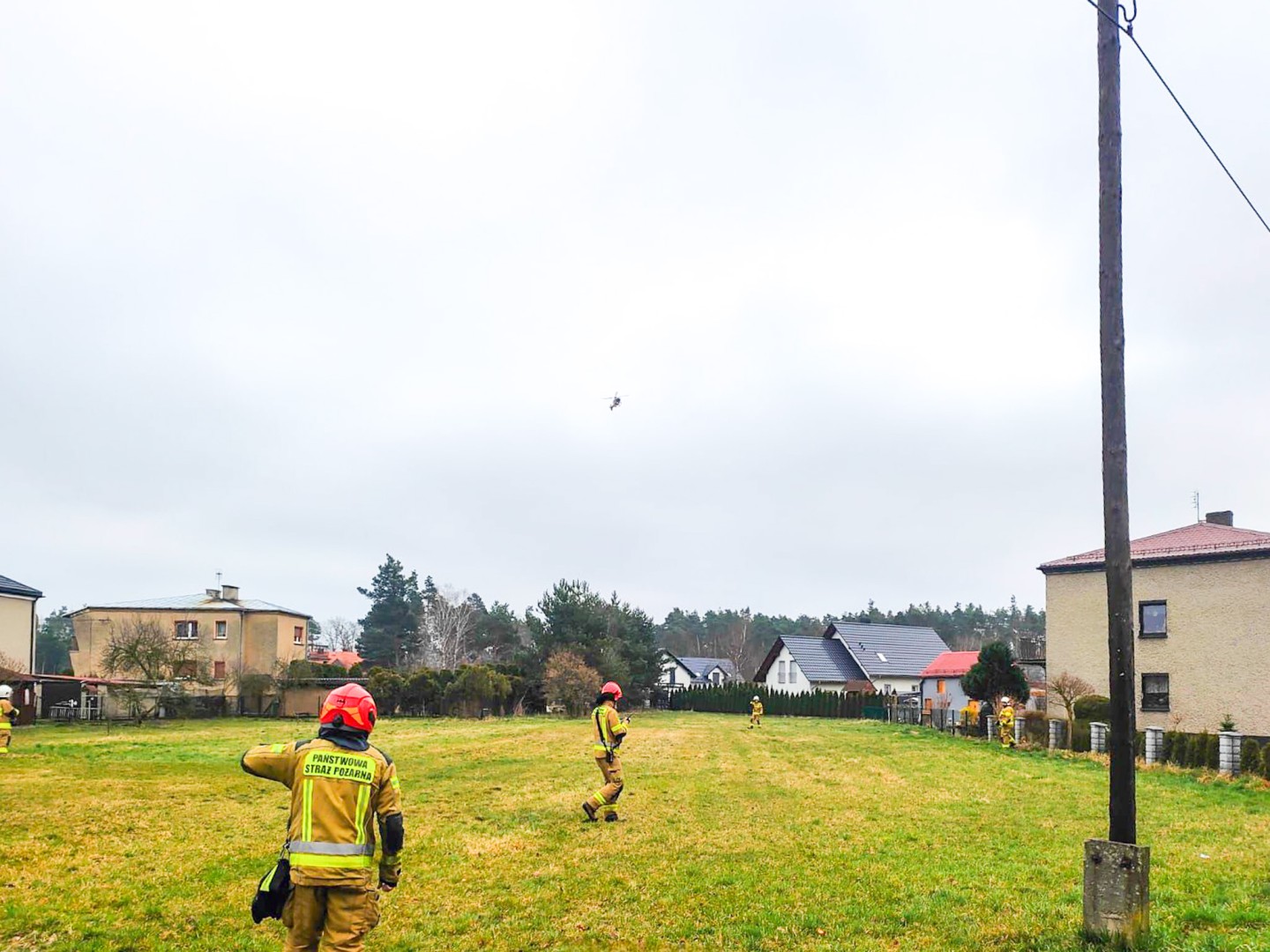 Interwencje straży pożarnej w powiecie raciborskim. Pożar ciągnika i działania ratownicze
