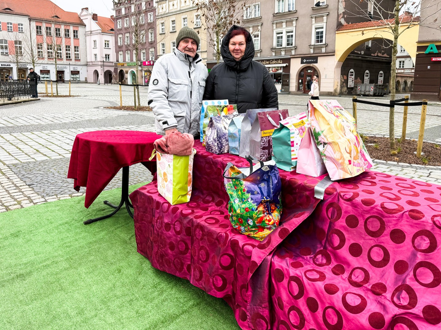 Ostatnia, dziesiąta edycja akcji PODAJ PREZENT zakończona – czas na nowe otwarcie