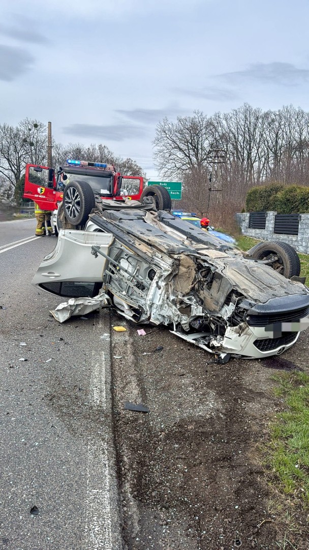 Policja o wstępnych ustaleniach dotyczących przyczyn wypadku na DW 919