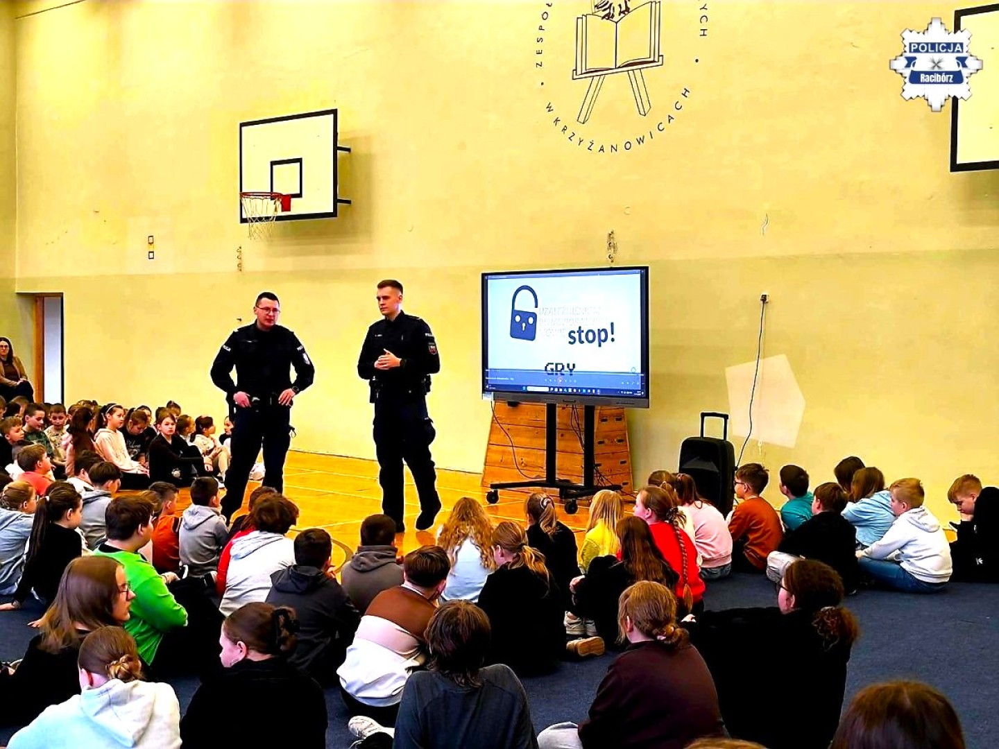 Spotkanie profilaktyczne dzielnicowych z uczniami w Krzyżanowicach