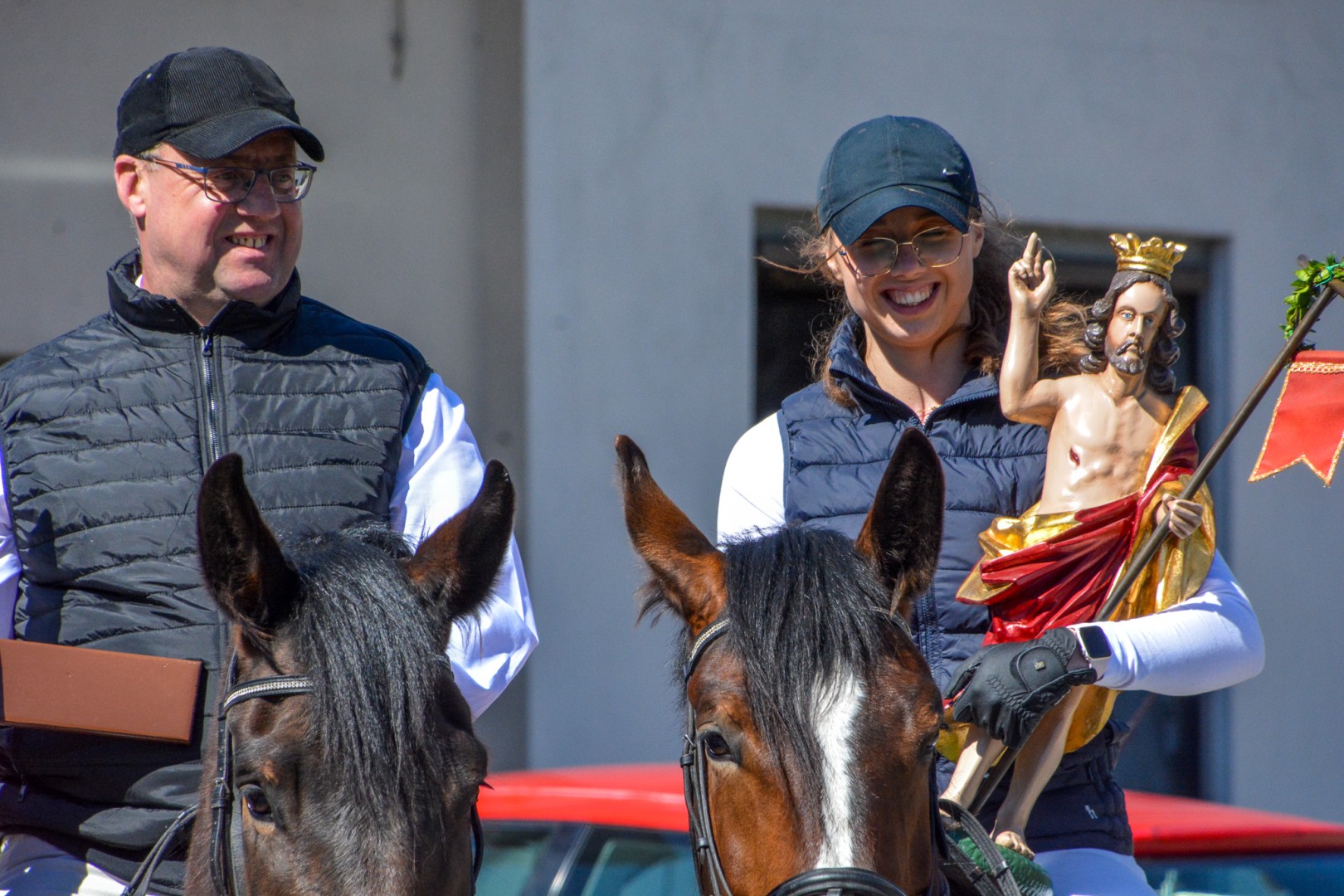 Pietrowice Wielkie: 101 koni, policjanci w siodle i husaria - wielkanocna tradycja procesji błagalnej