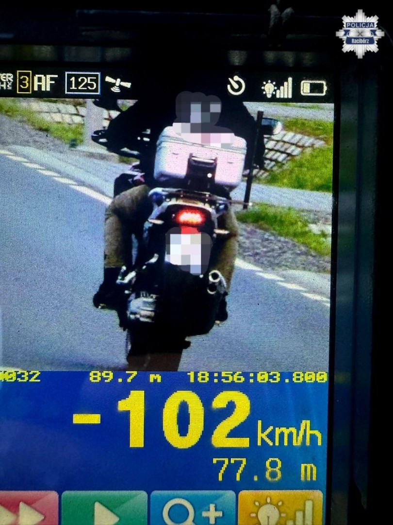 Motocyklista pędził 102 km/h w obszarze zabudowanym. Stracił prawo jazdy