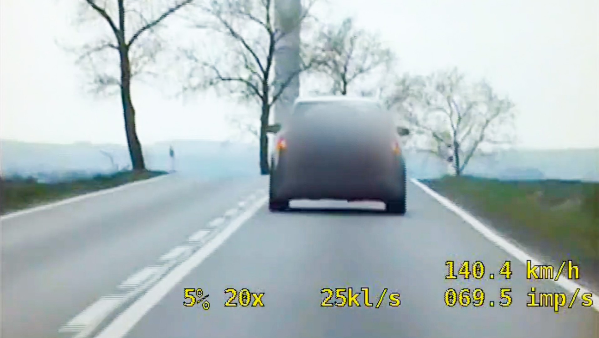 Radiowóz policji autostradowej na drogach powiatu raciborskiego. Wpadka kierowcy audi [WIDEO]