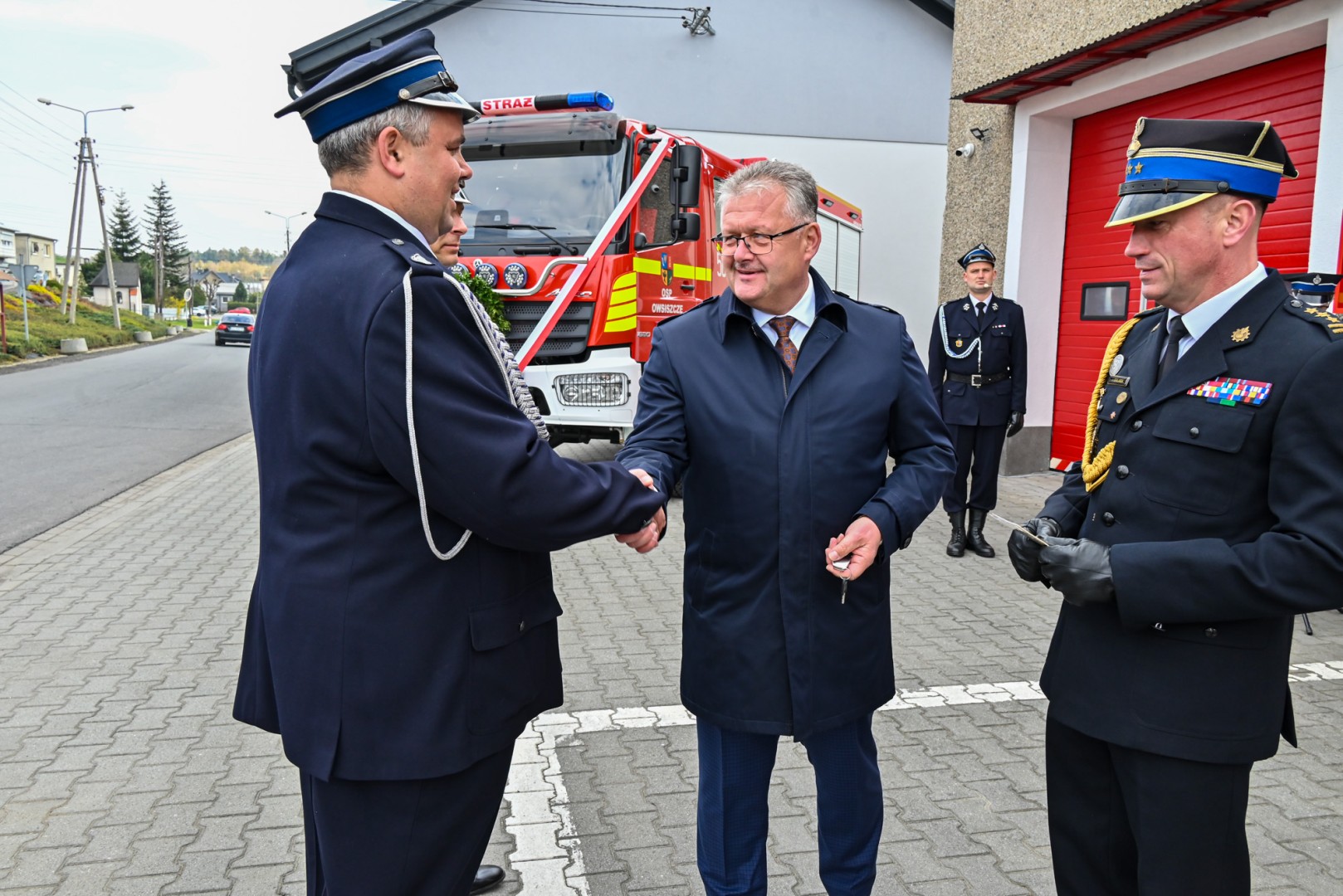 Nowy mercedes dla OSP Owsiszcze. Uroczyste przekazanie kluczyków do nowego wozu
