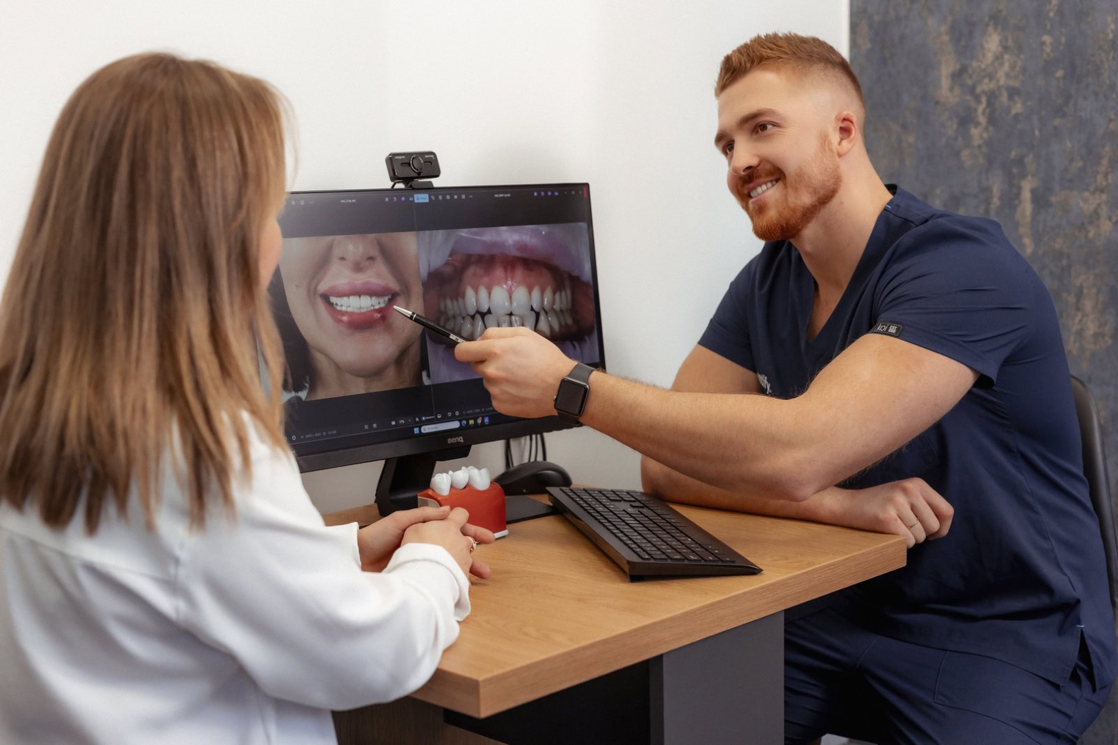 Proteza wypada w najmniej odpowiednim momencie – co to oznacza i jak to rozwiązać na stałe?