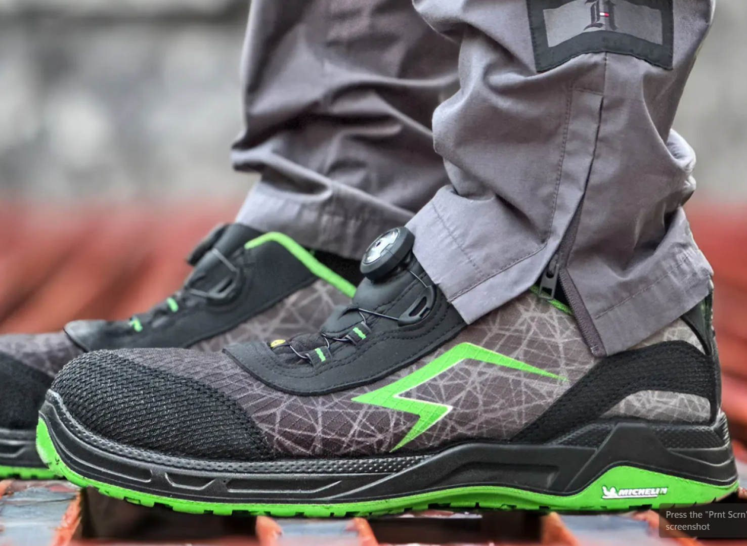 Higiena stóp latem: jak utrzymywać robocze obuwie w Polsce w czystości i świeżości?