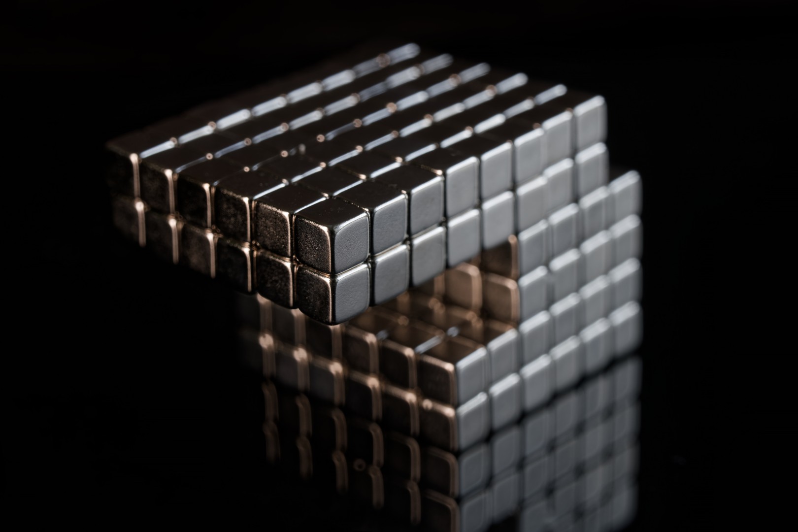 Jak wybrać magnes neodymowy i korzystać z niego bezpiecznie