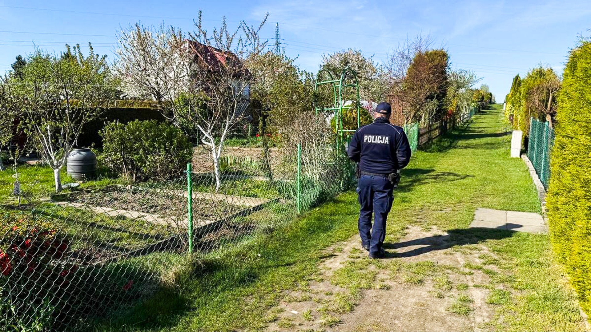 Wiosna na działkach. Policja radzi jak zadbać o bezpieczeństwo swojego mienia