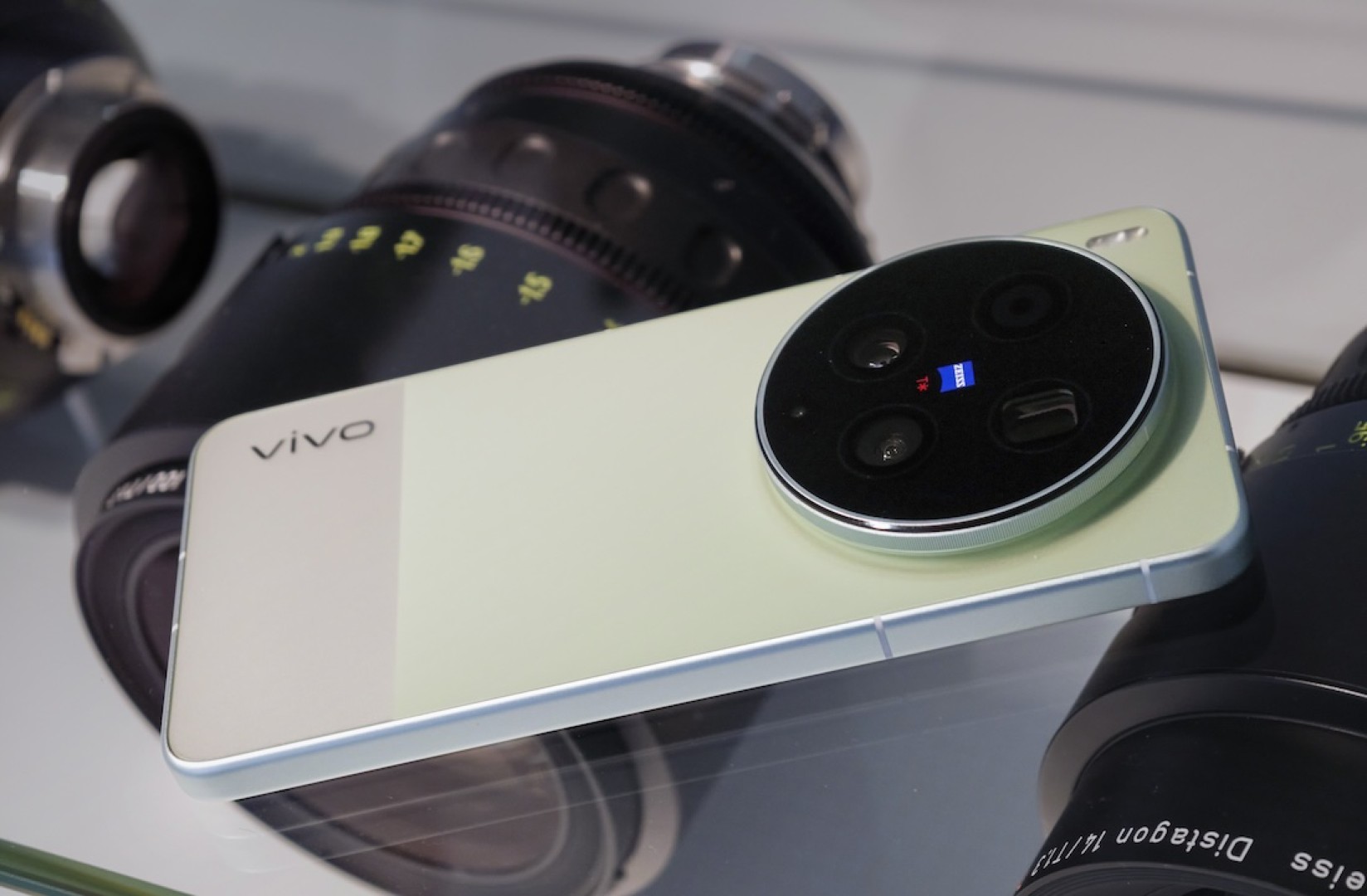 Vivo X300 Ultra - najwyższy poziom mobilnej fotografii