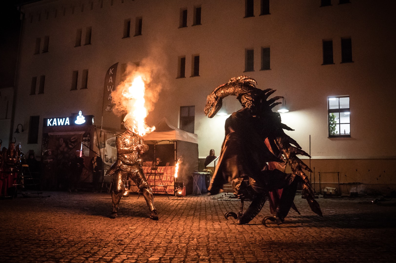 Smok, ogień i magia na raciborskim zamku. Widowiskowe pokazy podczas festiwalu historycznego [FOTO i WIDEO]