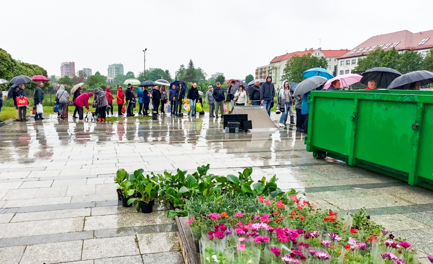 Elektrograty za kwiaty. Zbiórka zużytego sprzętu elektrycznego i elektronicznego w Raciborzu