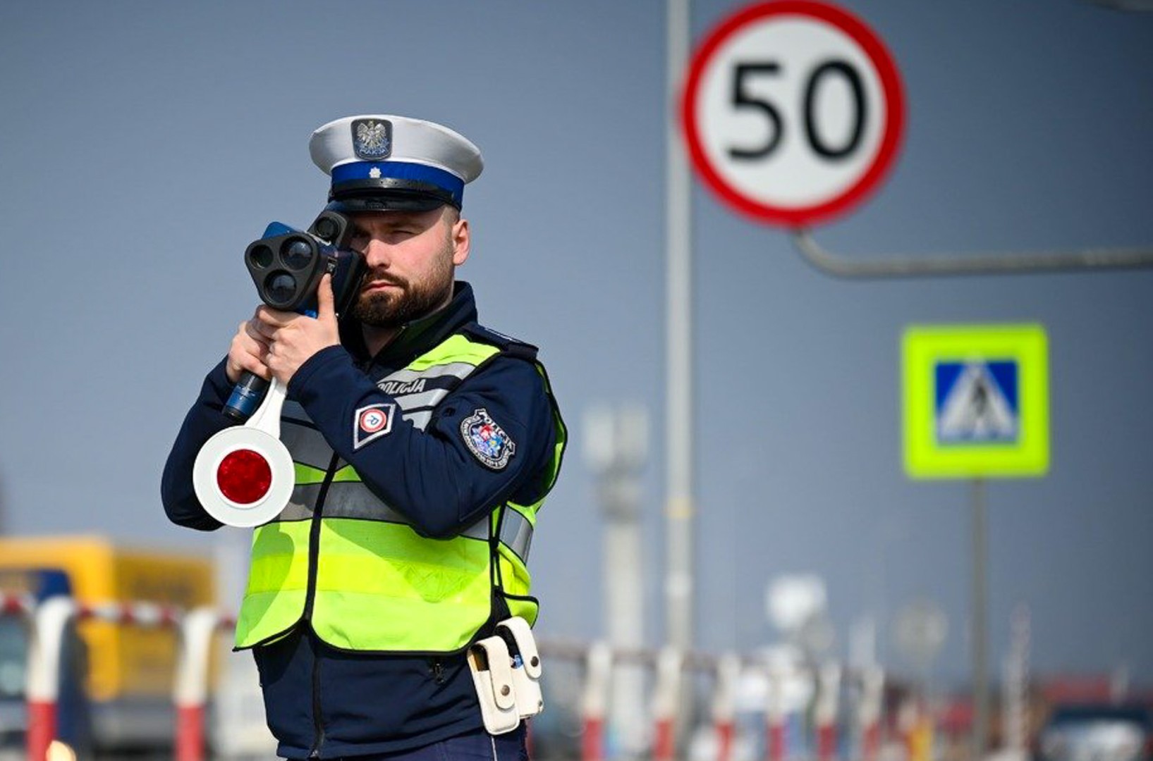 Piraci drogowi na celowniku policji. Trzy zatrzymane prawa jazdy i alkohol za kierownicą