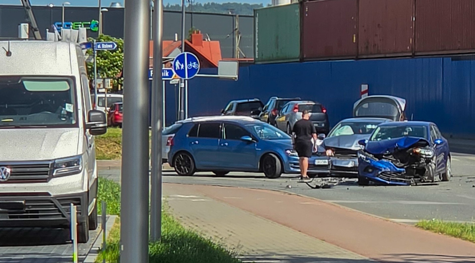 Zderzenie trzech pojazdów na Łąkowej, potrącenie na Stalmacha