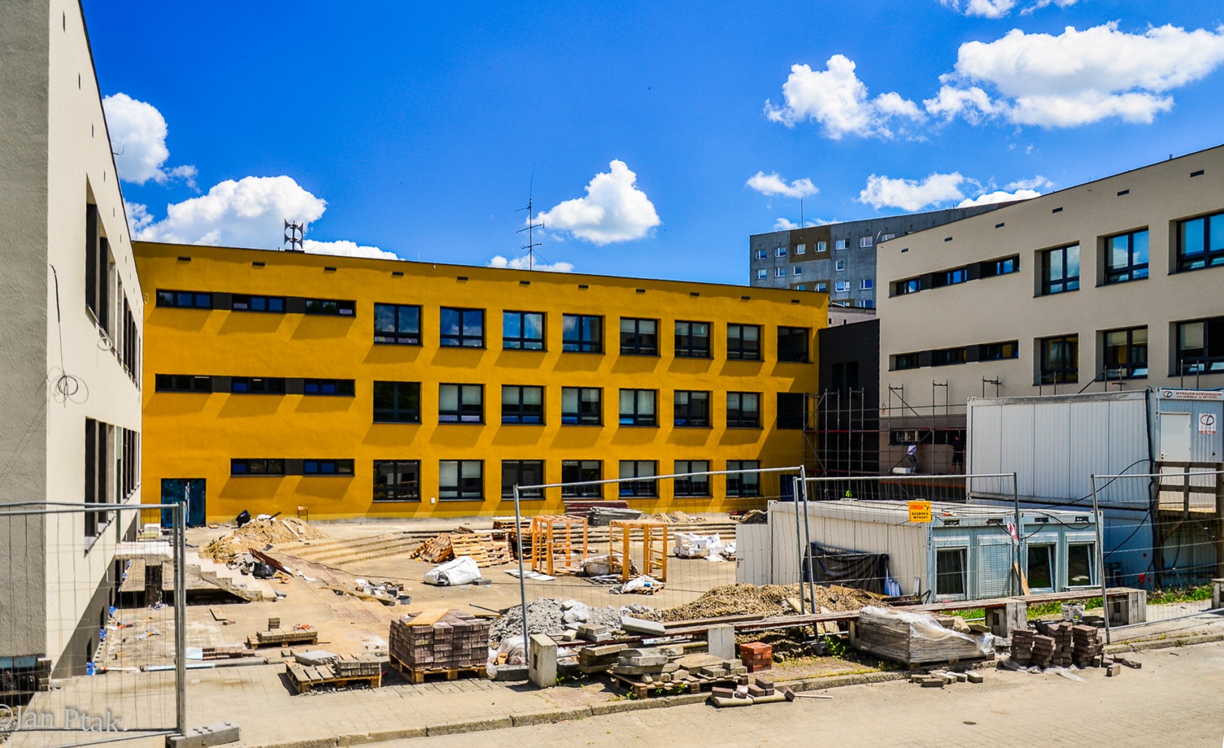 Trwa termomodernizacja Szkoły Podstawowej nr 18 w Raciborzu. Inwestycja z nową infrastrukturą i przedszkolem