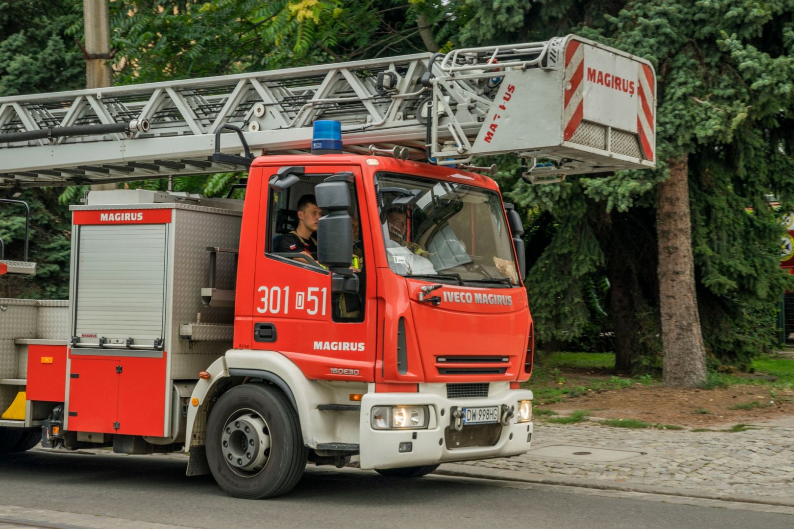 Jak wybrać odpowiednie drabiny strażackie do jednostki
