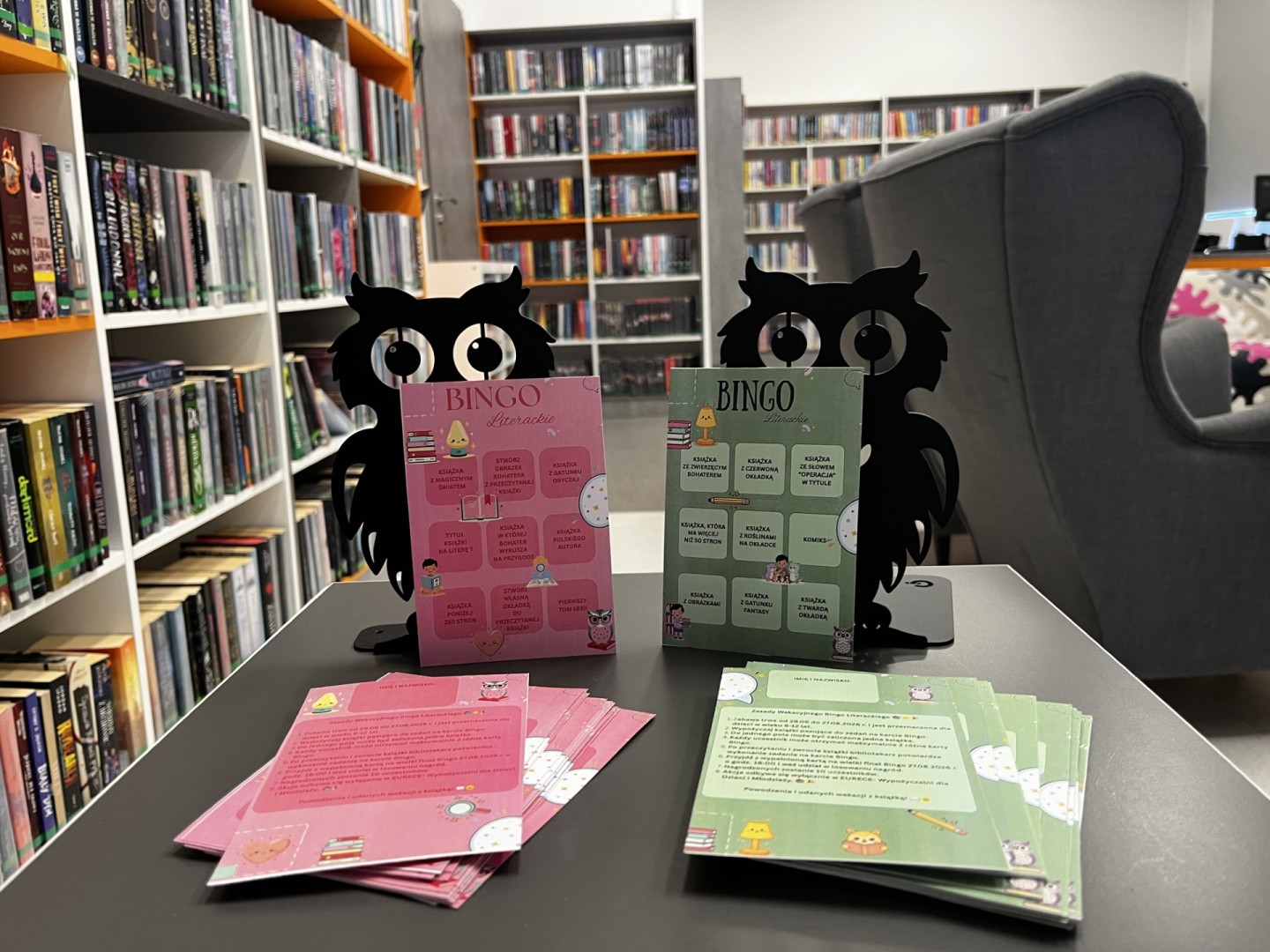 Literackie BINGO – wakacyjna zabawa z książką w bibliotece