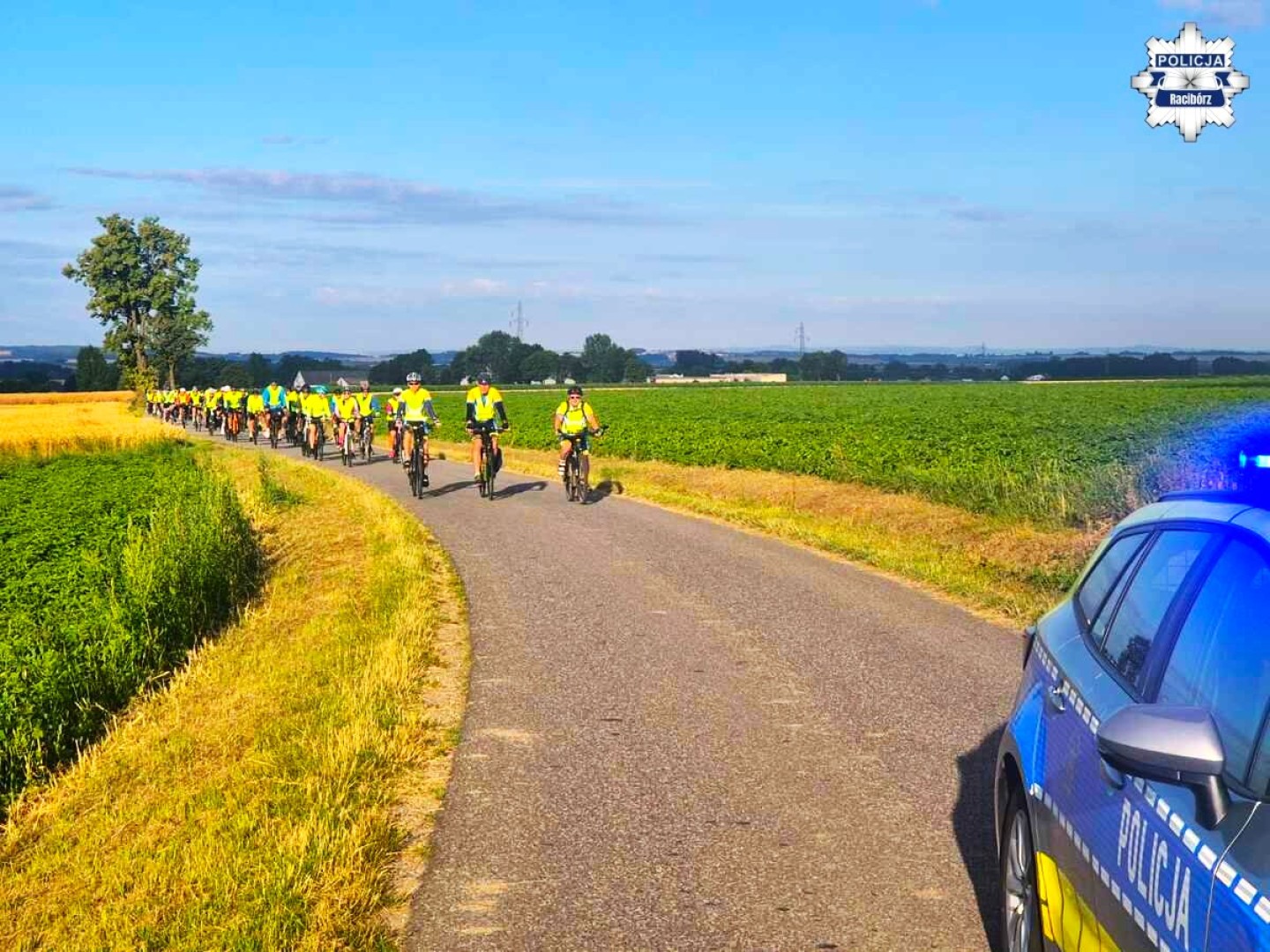Rowerem do Częstochowy. Policjanci zadbali o bezpieczny start pielgrzymki