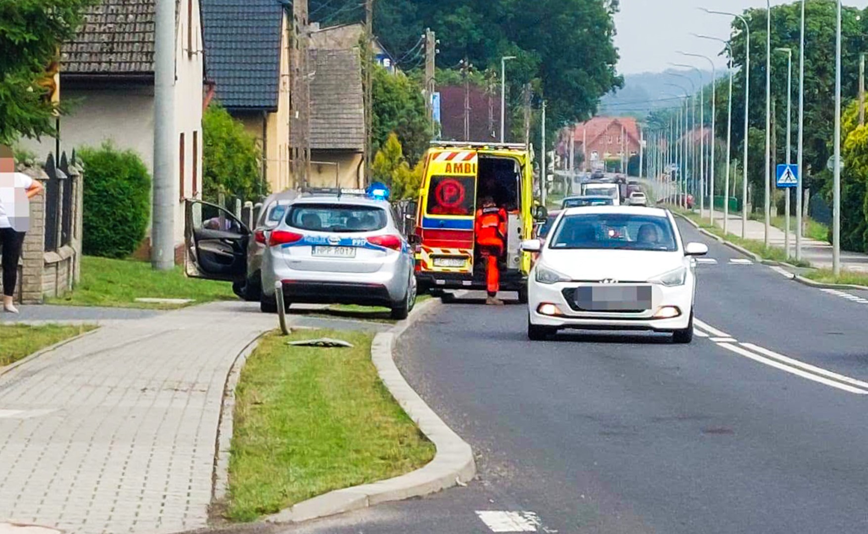 20-latek zjechał na chodnik w Kornowacu. Kierowca twierdzi, iż źle się poczuł