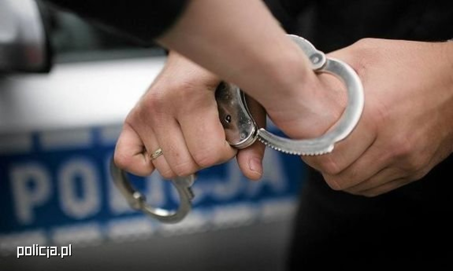Włamali się do wiaty przy sklepie i ukradli żywność. Trzech raciborzan z zarzutami