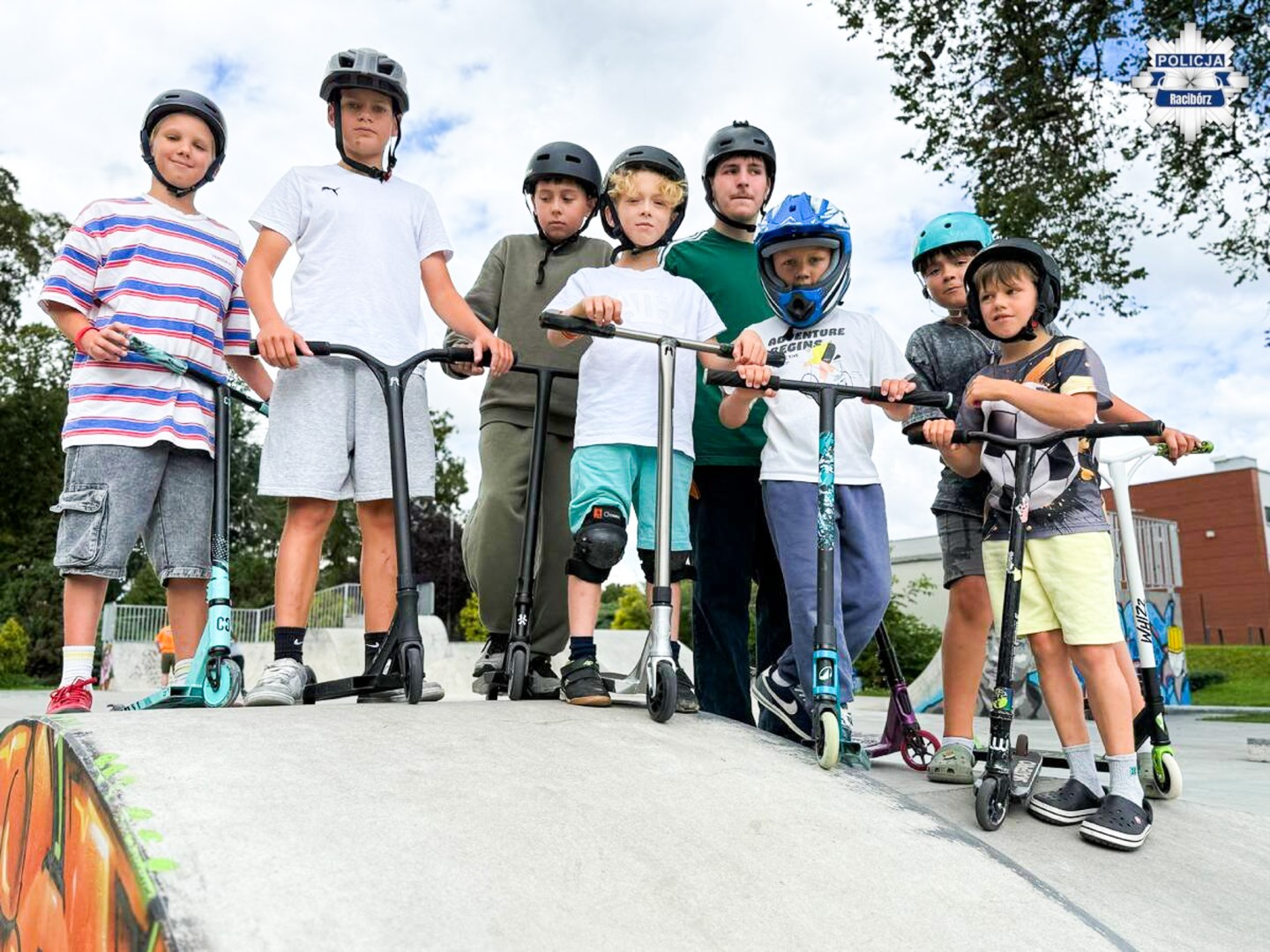 Bezpieczne wakacje na skateparku. Mundurowi spotkali się z uczestnikami Extreme City