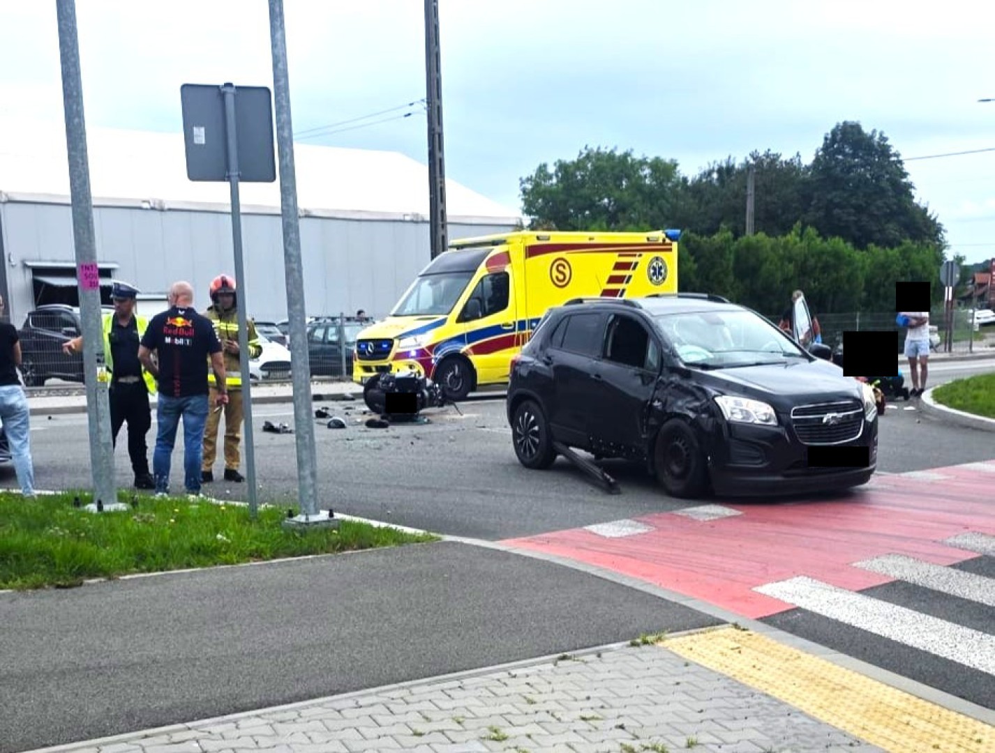 Wypadek na Rybnickiej. Motocyklista z urazem głowy przewieziony do szpitala
