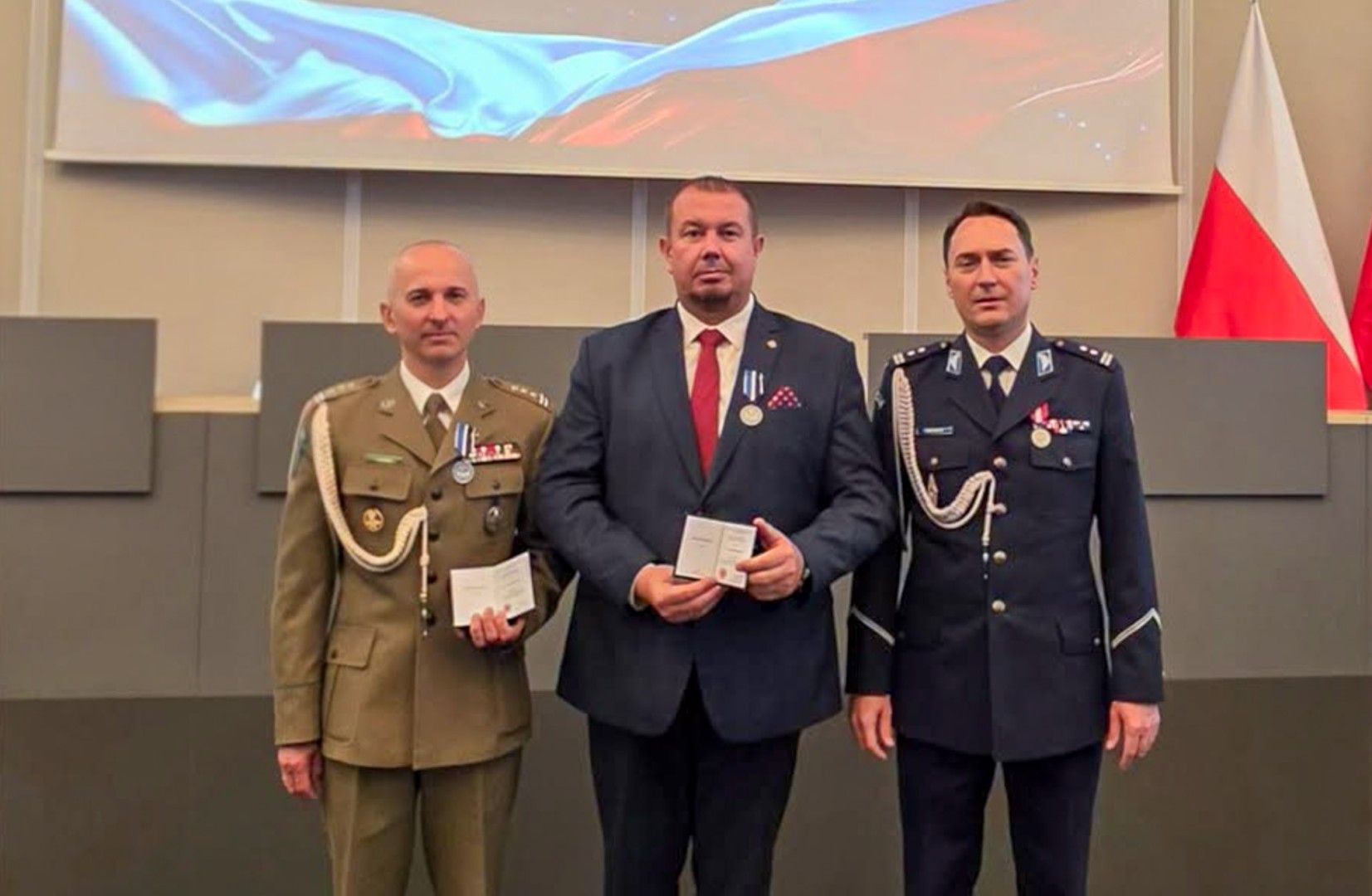 Święto Policji w Katowicach. Odznaki dla starosty i zastępcy komendanta