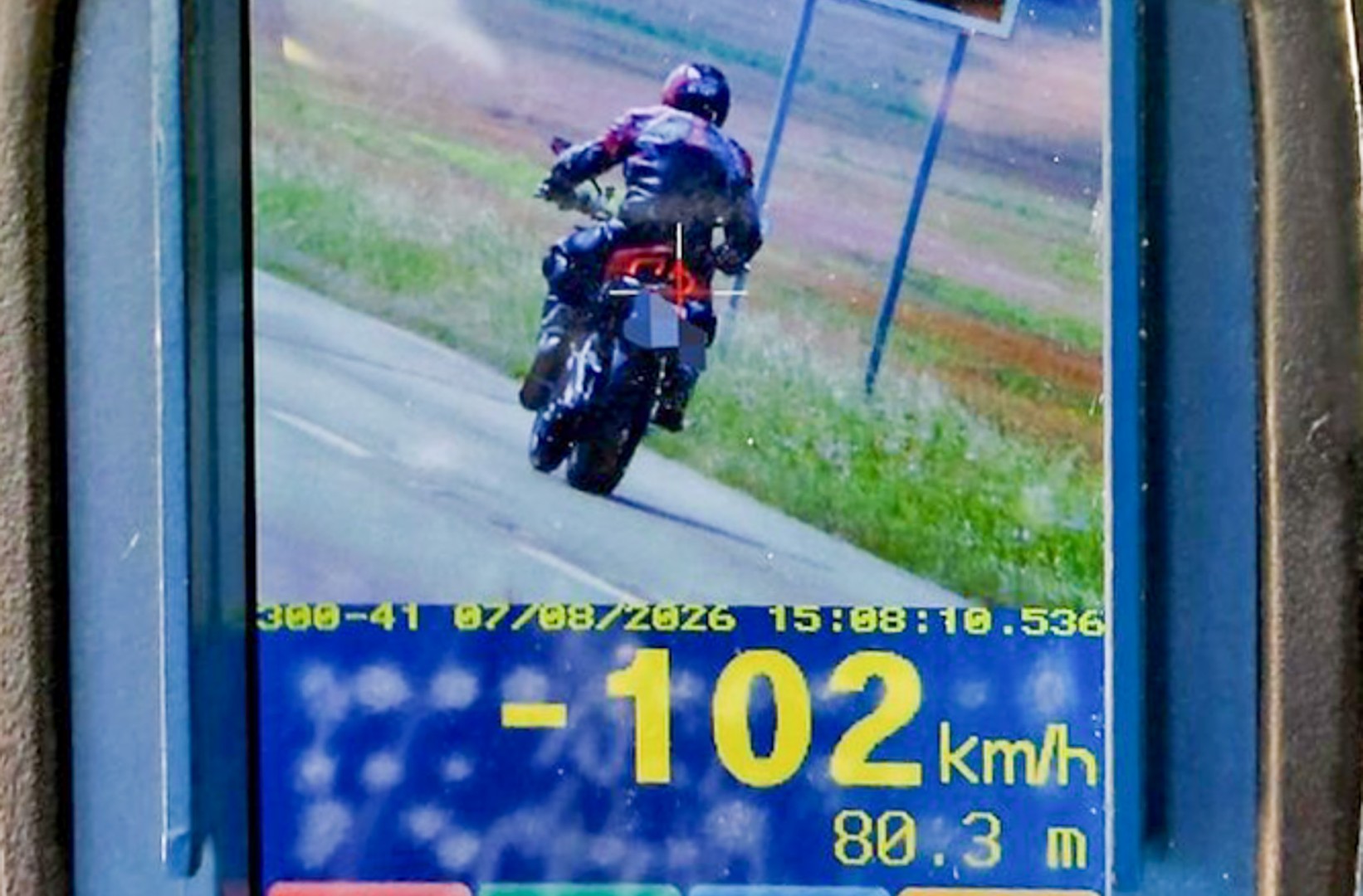Pędzili ponad 100 km/h w obszarze zabudowanym. Zatrzymano im prawa jazdy