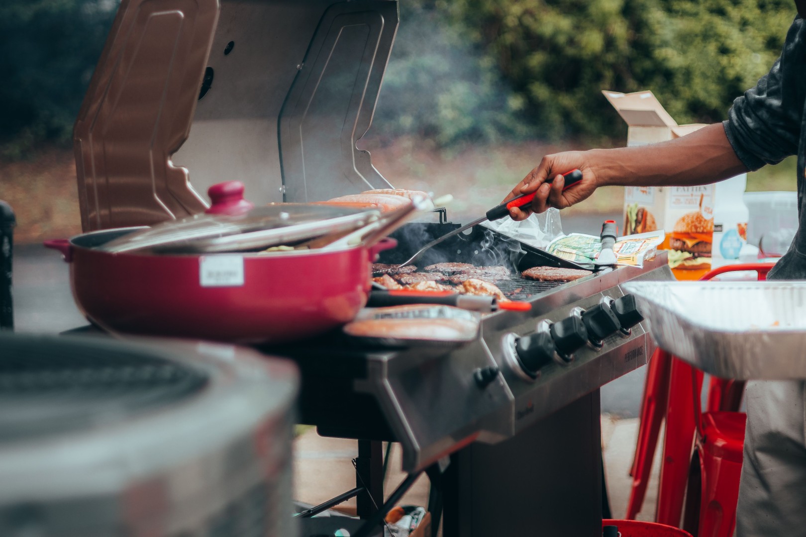 Jak wybrać grill, który posłuży przez lata? Praktyczny poradnik