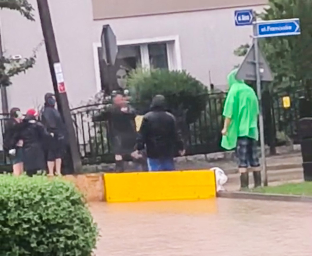 Obywatelska pomoc zakończyła się w gipsie. Raciborzanin walczy z urzędową biurokracją