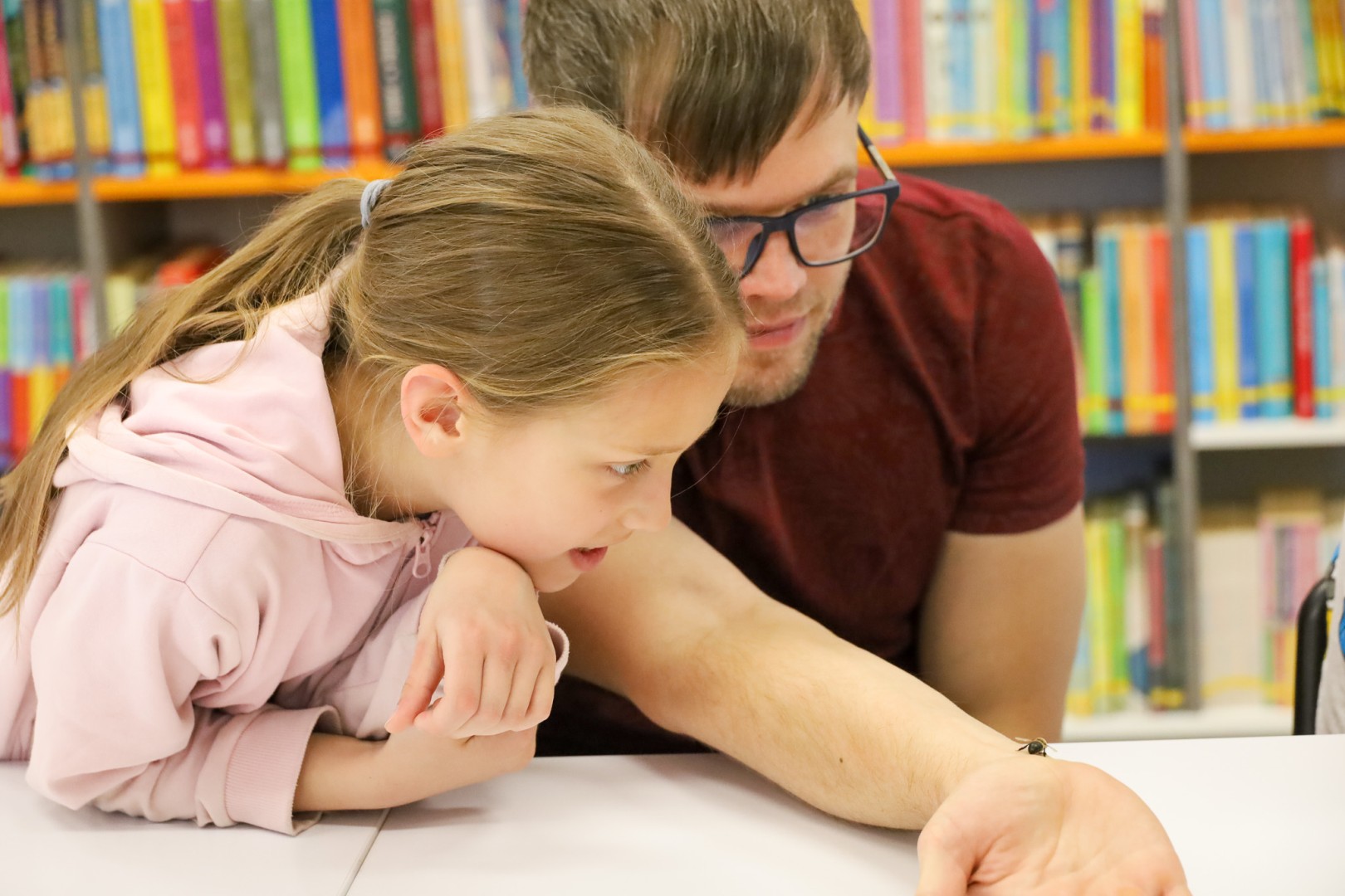 Odkryj sekretne życie domowych pupili w bibliotece! Klub Ojca zaprasza na spotkanie