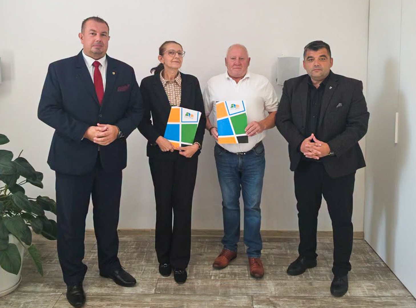 Powiat i Kuźnia Raciborska inwestują w drogi. Nowe chodniki w Siedliskach i planowany remont w Budziskach