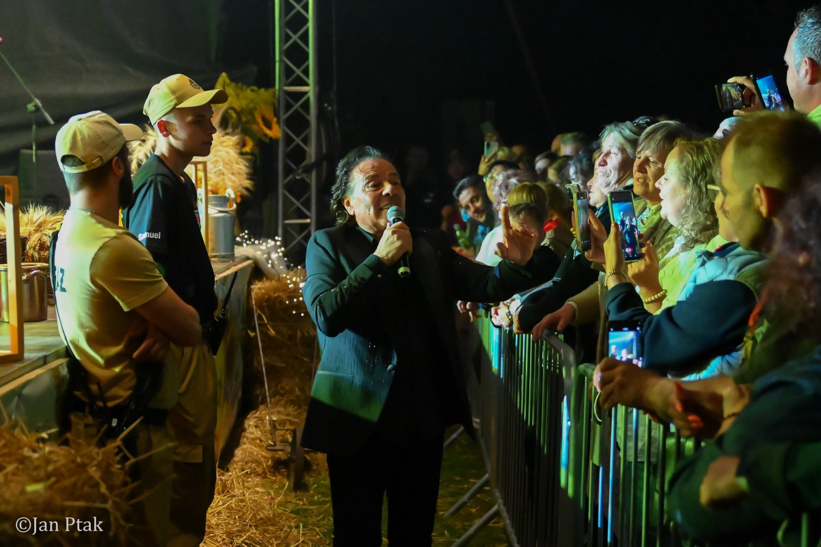 Francesco Napoli zakończył dożynki w Krowiarkach. Publiczność bawiła się razem z artystą [FOTO i WIDEO]