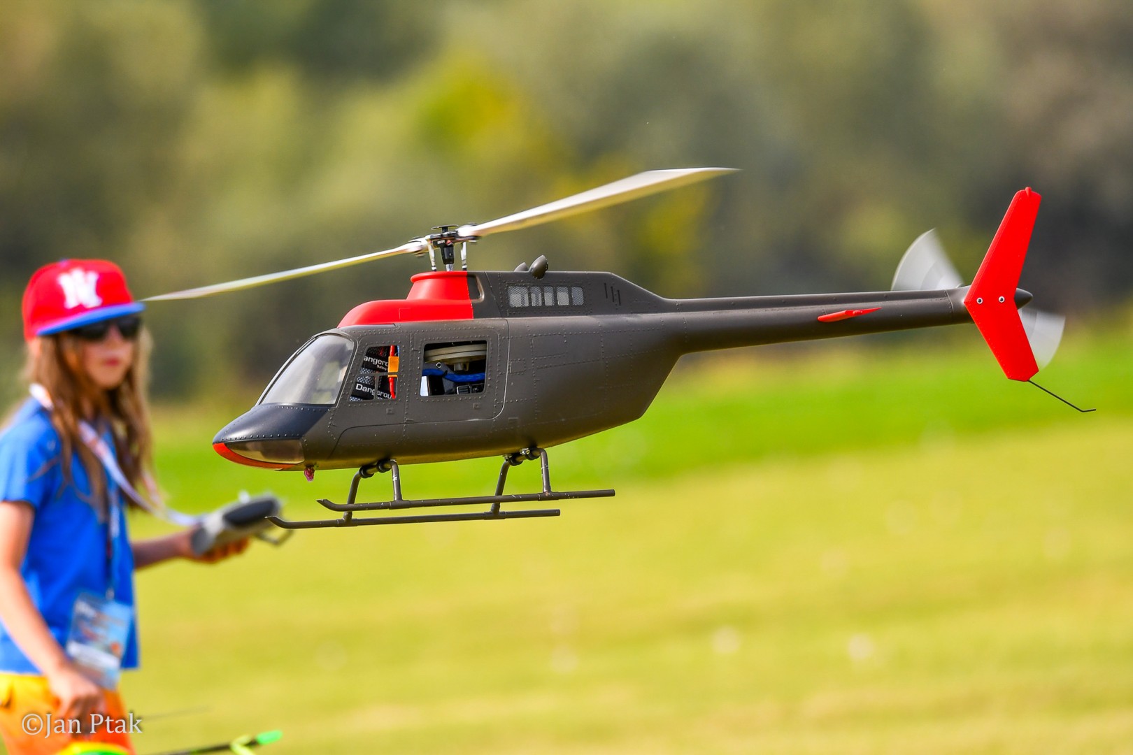 Trwa RC AirShow. Nocne loty na finał soboty, w niedzielę wielka bitwa